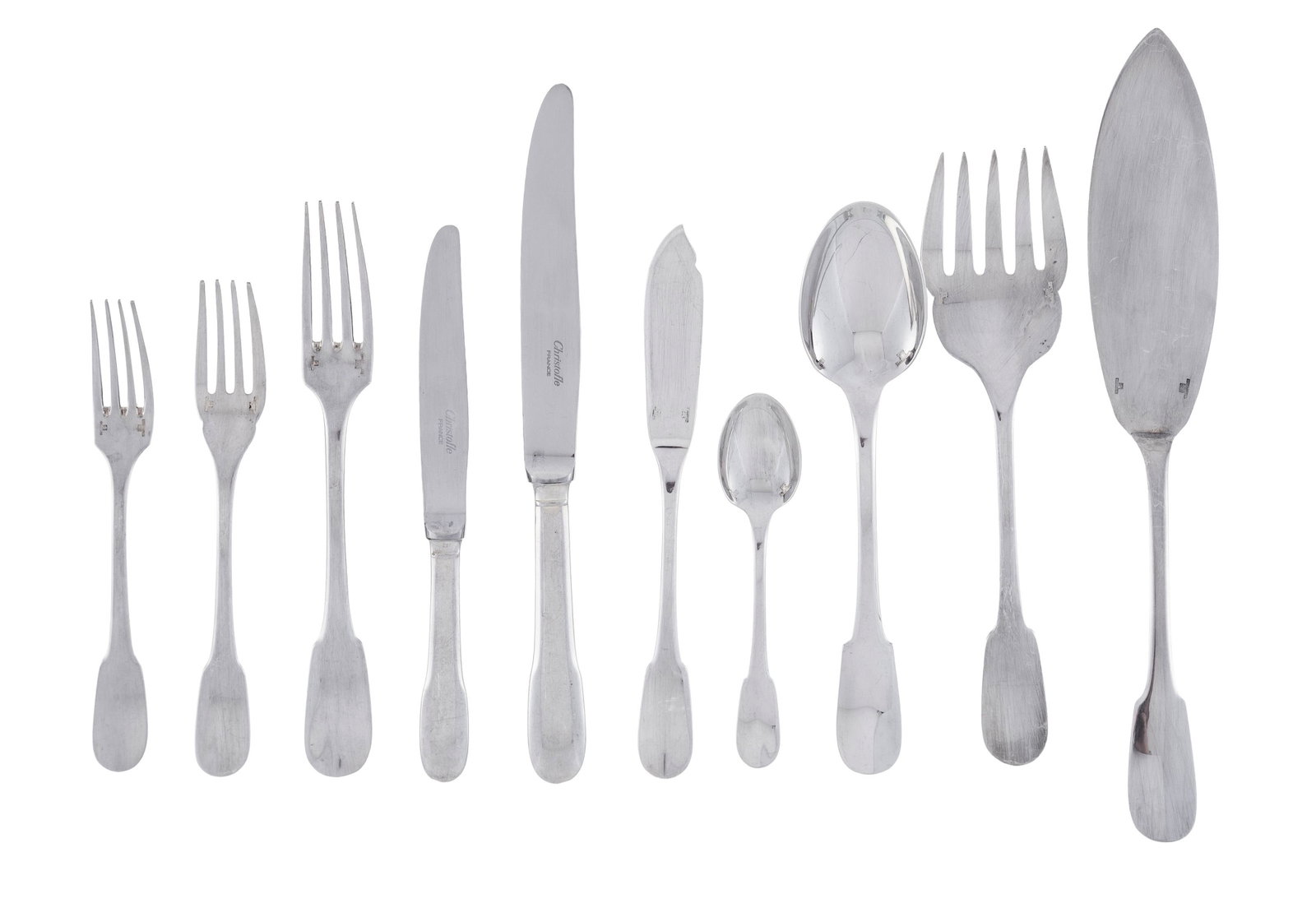 Christofle. Ménagère en métal argenté, modèle Cluny, comprenant 100 piè: Christofle. Ménagère en métal argenté, modèle Cluny, comprenant 100 pièces: 12 fourchettes, 12 couteaux et 12 cuillers de table, 12 fourchettes et 12 couteaux à