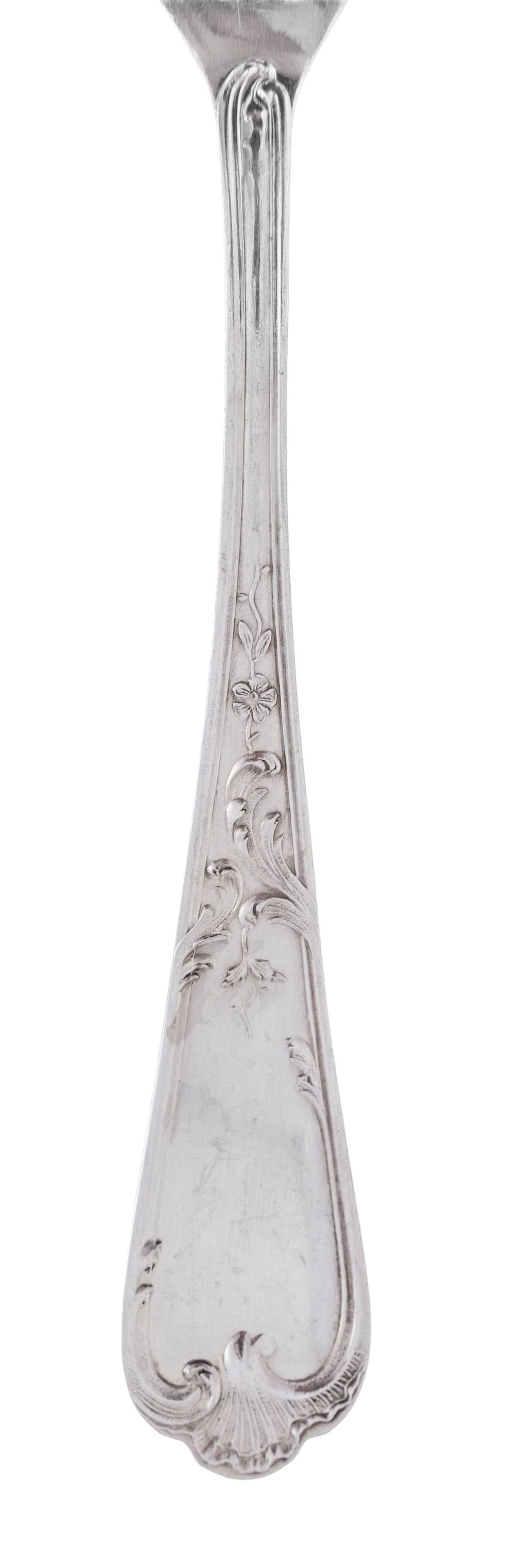 Ercuis. Méangère en métal argenté, modèle style Rocaille, comprenant 146 pi - 2