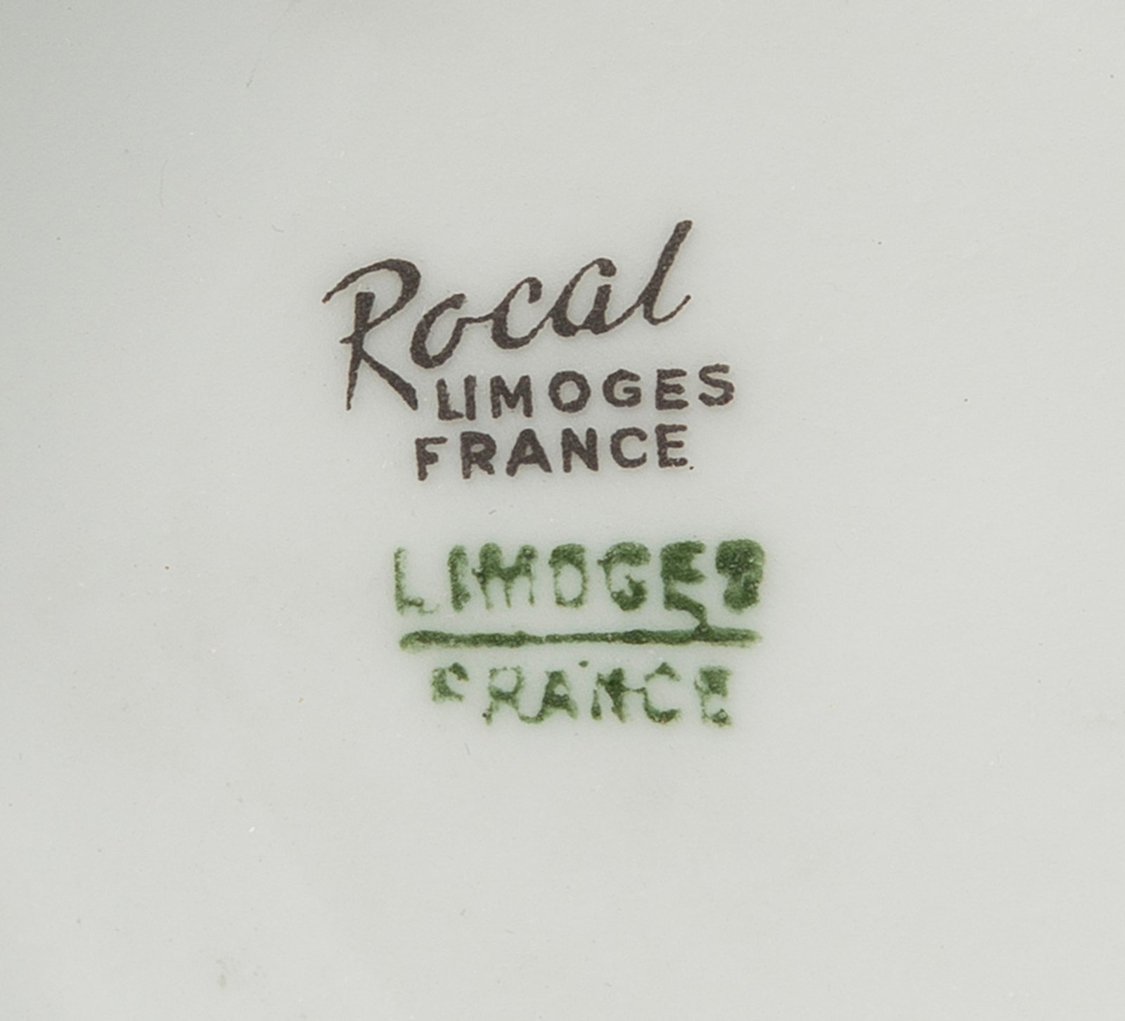 Limoges. Service à dîner en porcelaine, Rocal, modèle à décor vert et or, c - 5