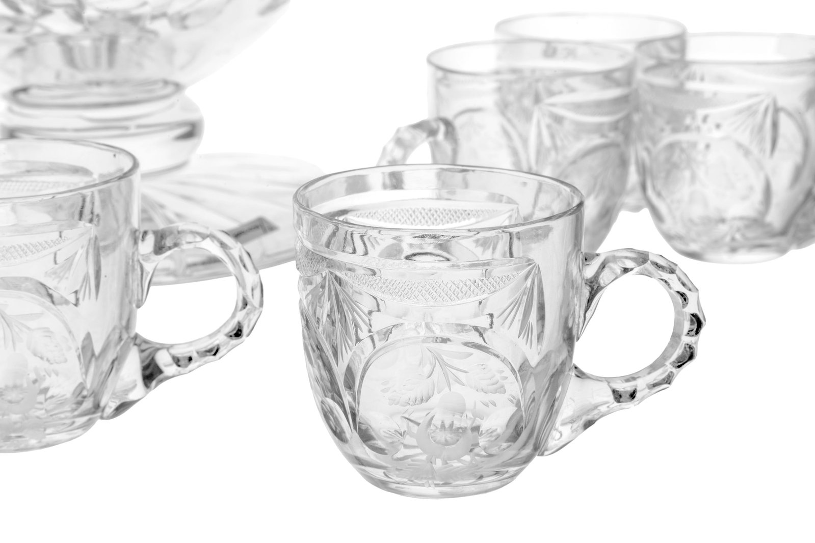 Grand bol à punch et 6 tasses en cristal, probablement Bohême, XXe s., à décor d - 2
