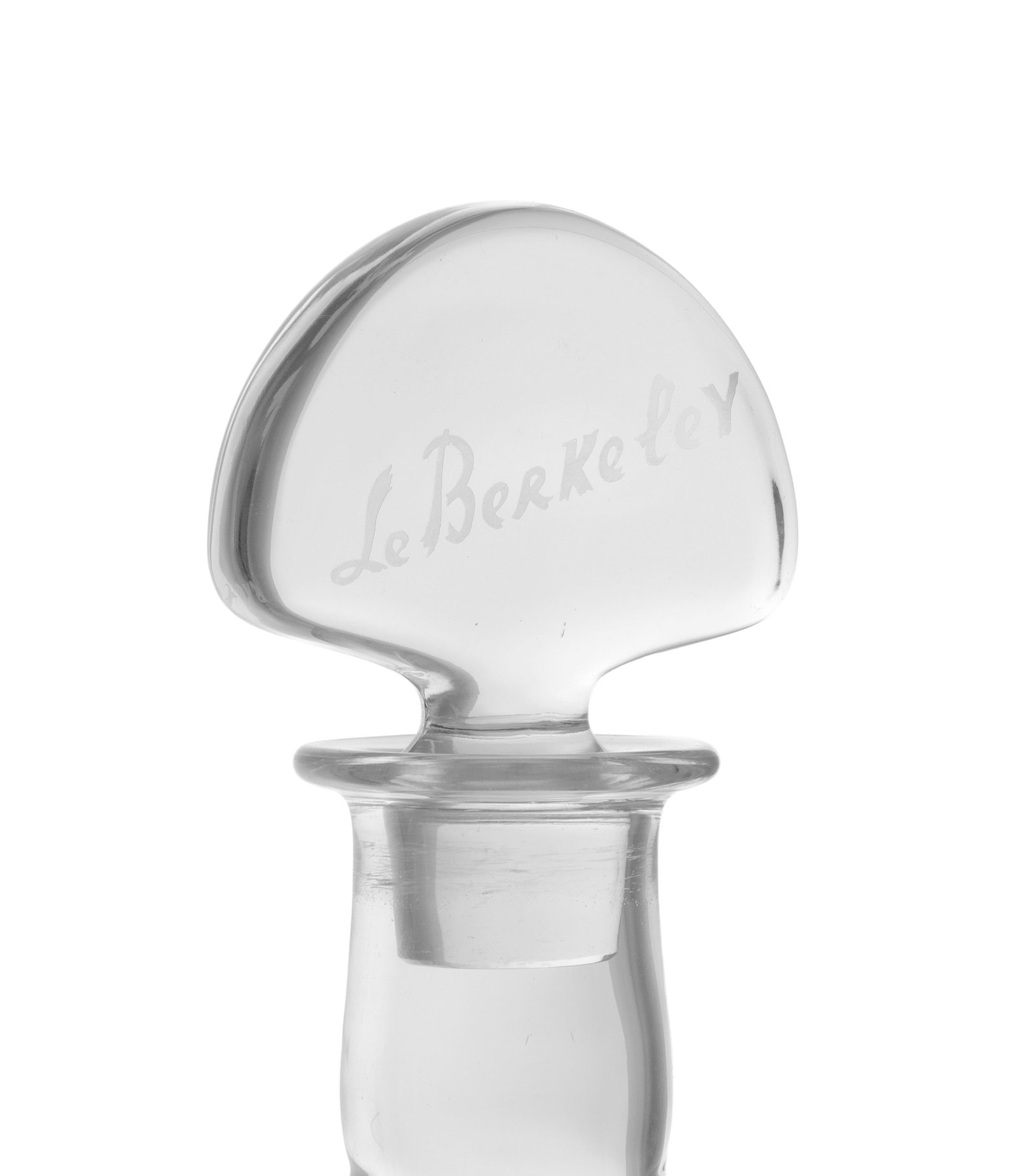 Baccarat. Ensemble de 2 carafes en cristal Baccarat, modèle Rohan, 1 bouchon gravé "Le Ber - 2