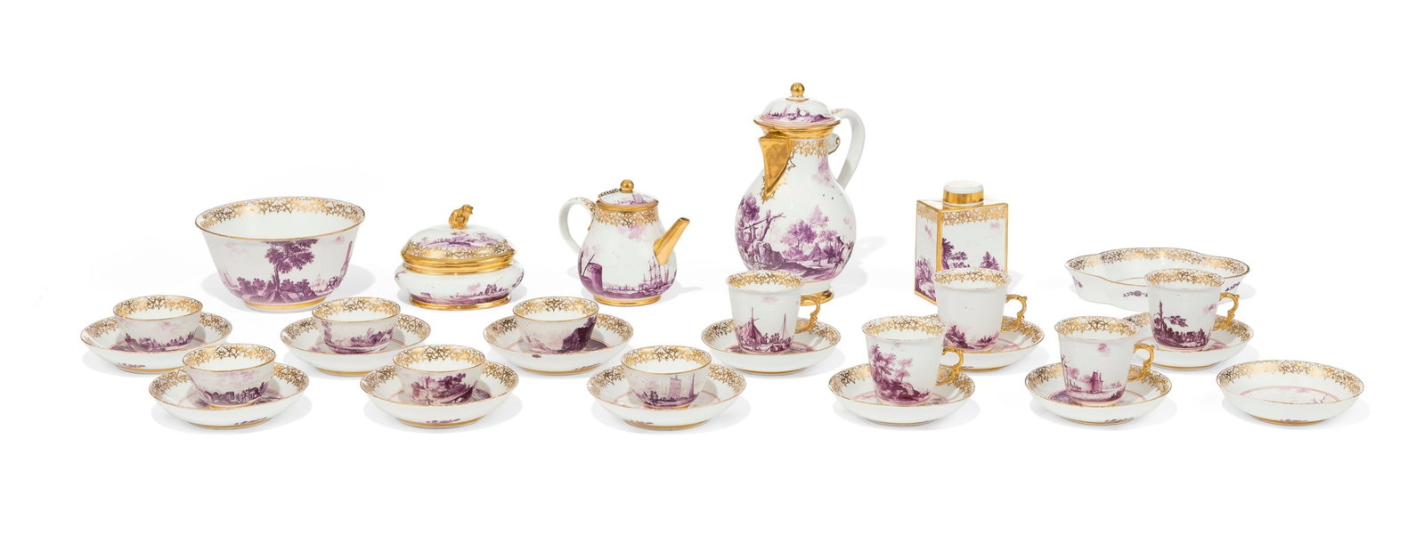 Meissen. Partie de service à thé et à café en porcelaine, avant 1740, à d&#: Meissen. Partie de service à thé et à café en porcelaine, avant 1740, à décor postérieur en camaïeu pourpre de personnages et scènes animées de port, 