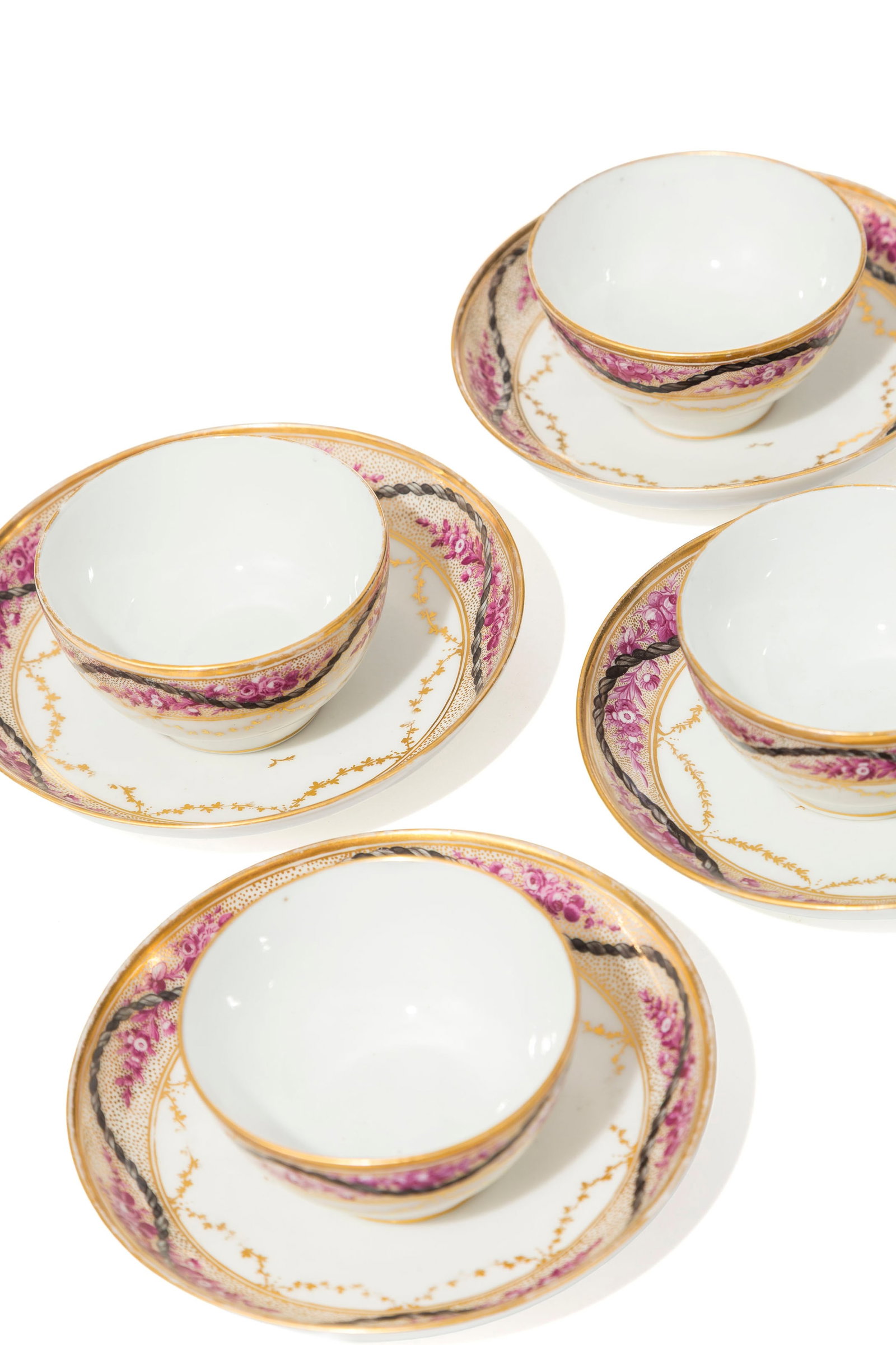 Nyon. Ensemble de 10 bols à thé et soucoupes, 1 coupe sur talon, 1 sucrier en porcelaine,  - 3