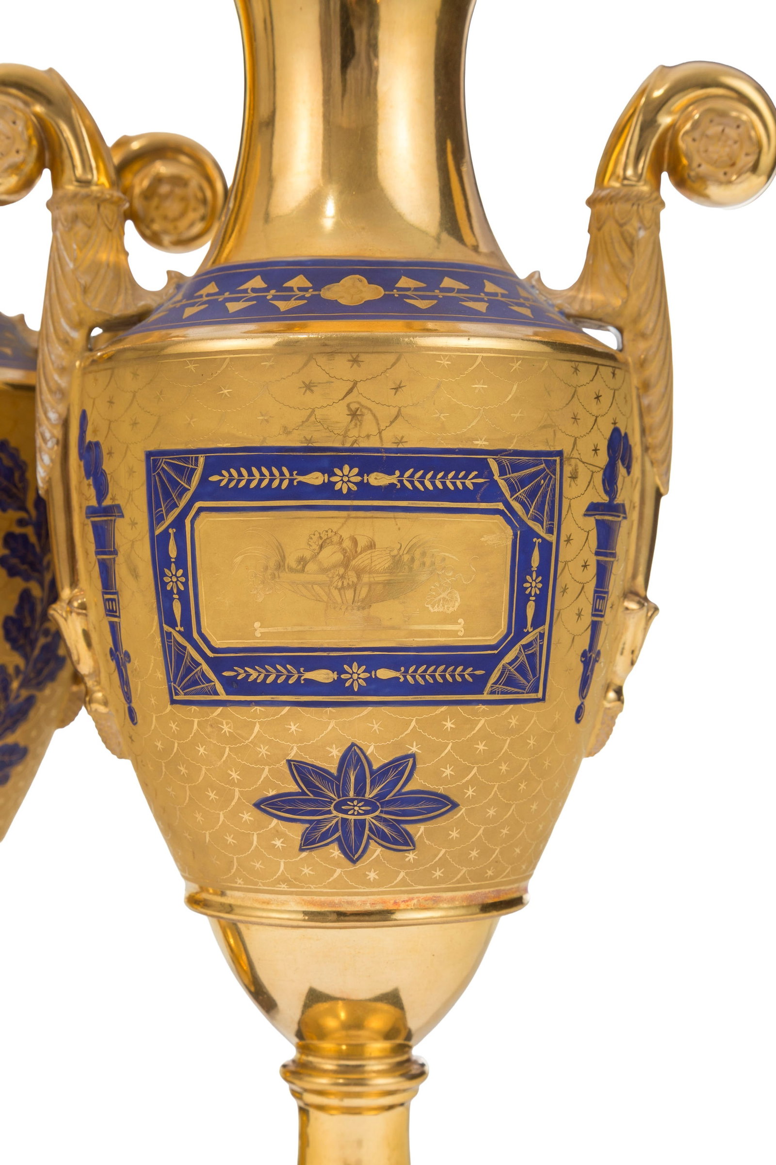 Paire de vases en porcelaine de Paris, XIXe s., à décor bleu et or, fond mat et brillant,  - 2