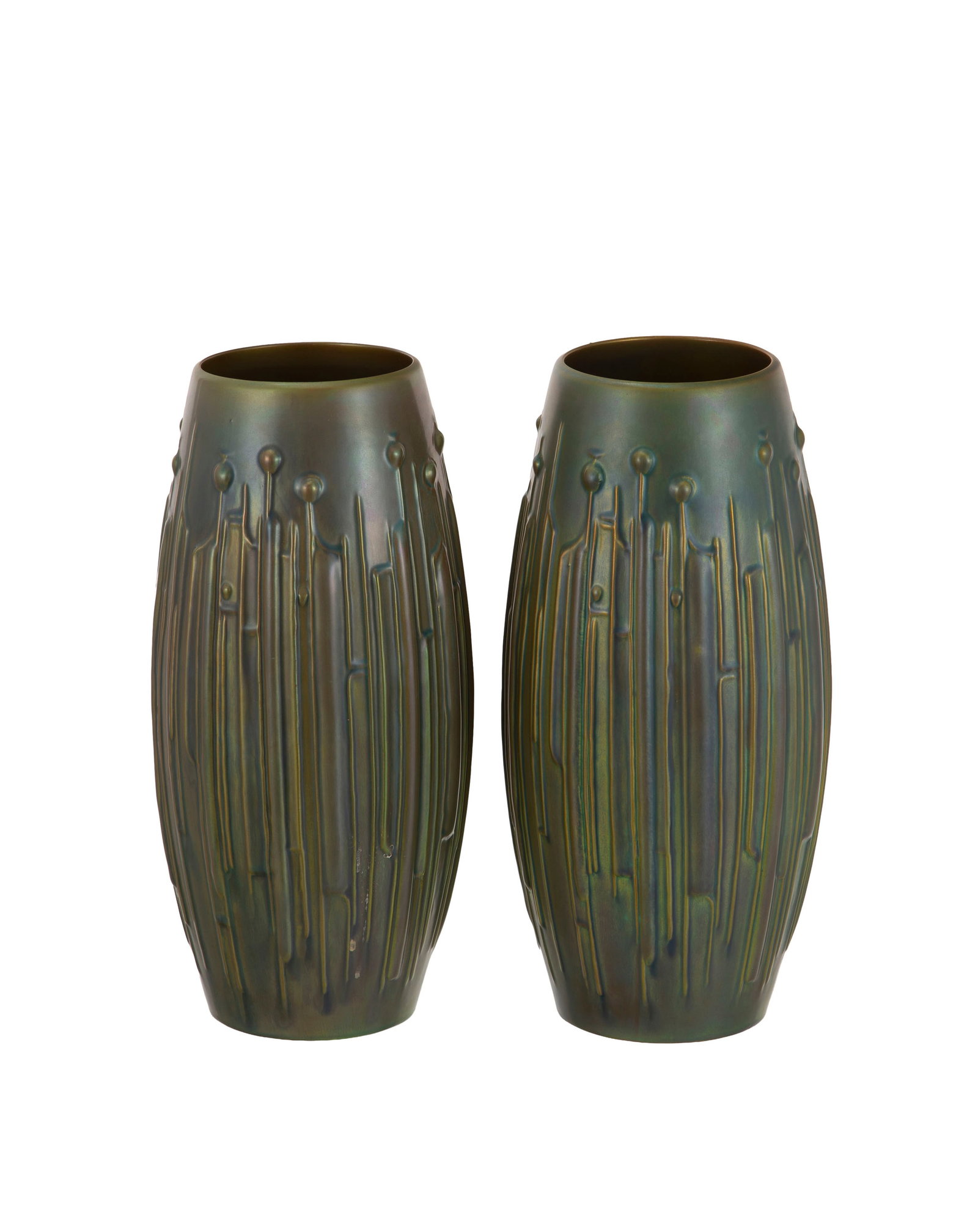 Zsolnay. Paire de vaes en porcelaine, glaçure à l'éosine, années 1950, modè: Zsolnay. Paire de vaes en porcelaine, glaçure à l'éosine, années 1950, modèle de Janos Török, h. 33,5 cm