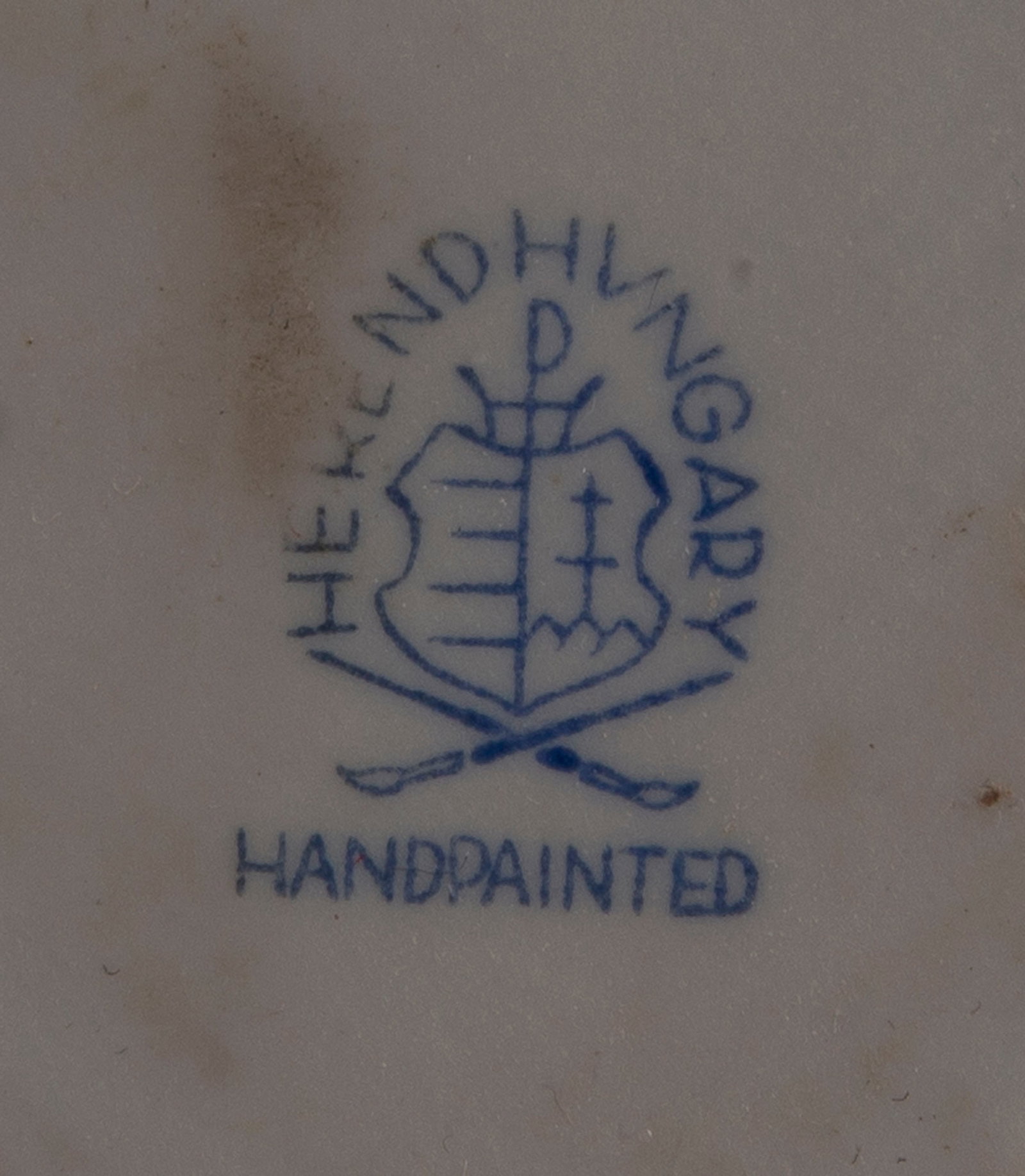 Herend. Ensemble de 3 sculptures en porcelaine, XXe s., comprenant: 1 Brigand de Bakony, 1 paysan et - 3
