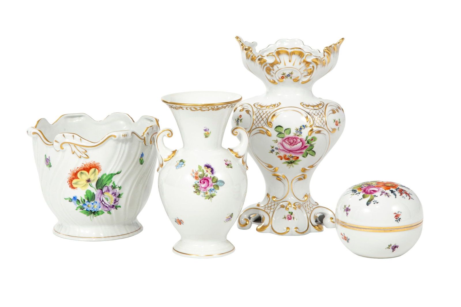 Herend. Ensemble de 4 pièces en porcelaine, à décor polychrome de fleurs, rehauts or, (1 of 4)