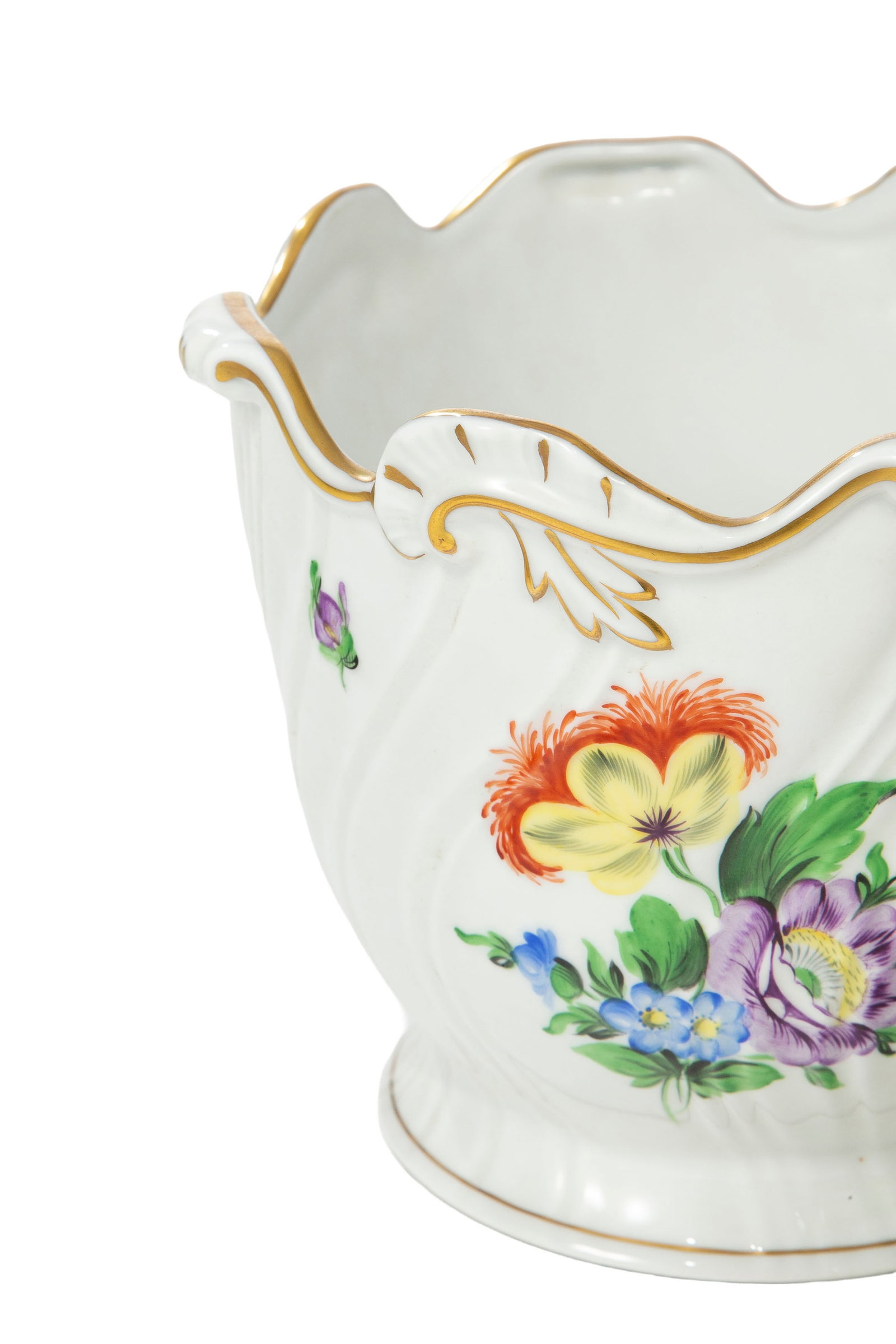 Herend. Ensemble de 4 pièces en porcelaine, à décor polychrome de fleurs, rehauts or, - 2