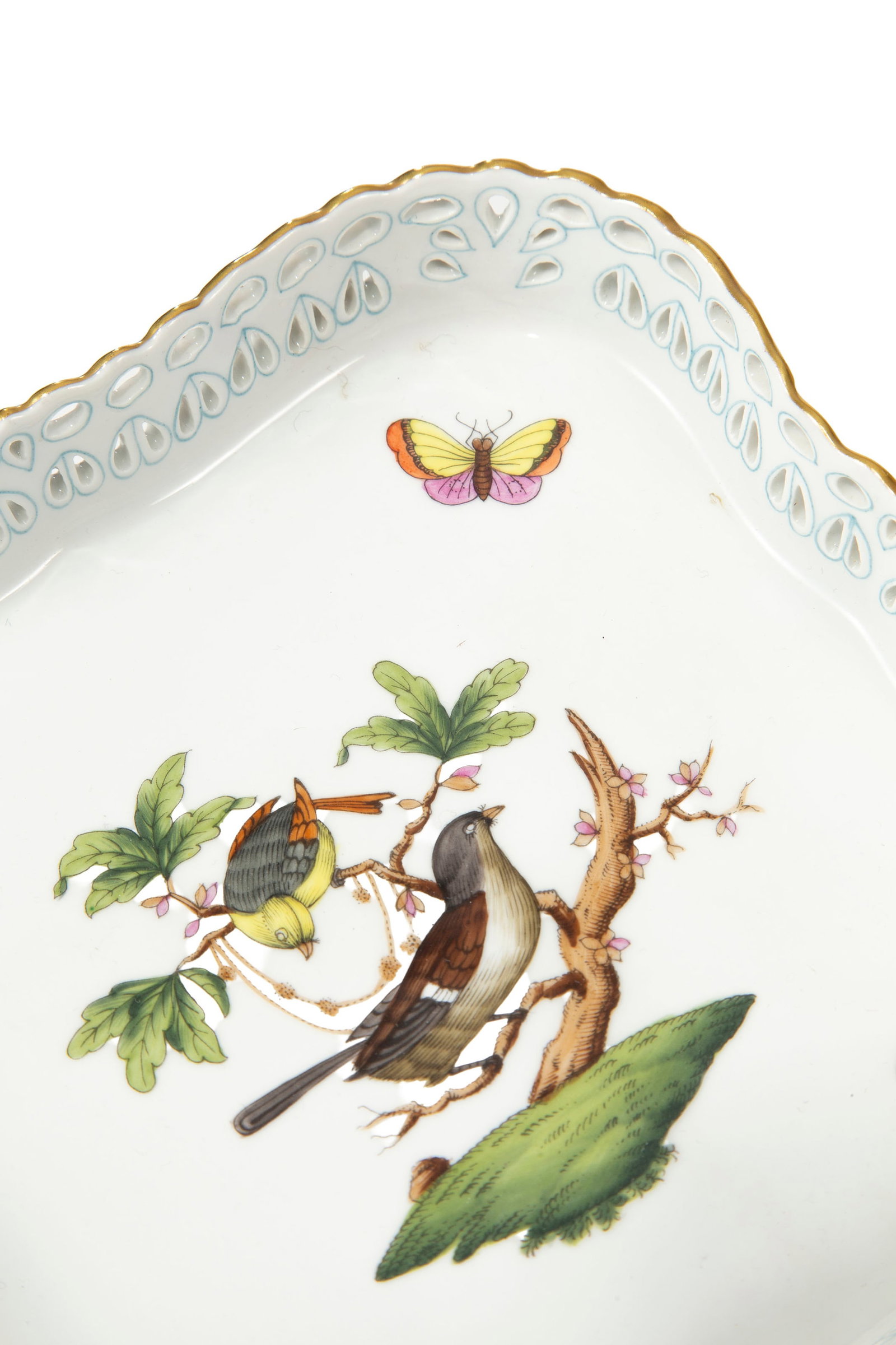 Herend. Ensemble de 4 pièces en porcelaine, modèle Rothschild, comprenant: 1 coupelle quad - 5
