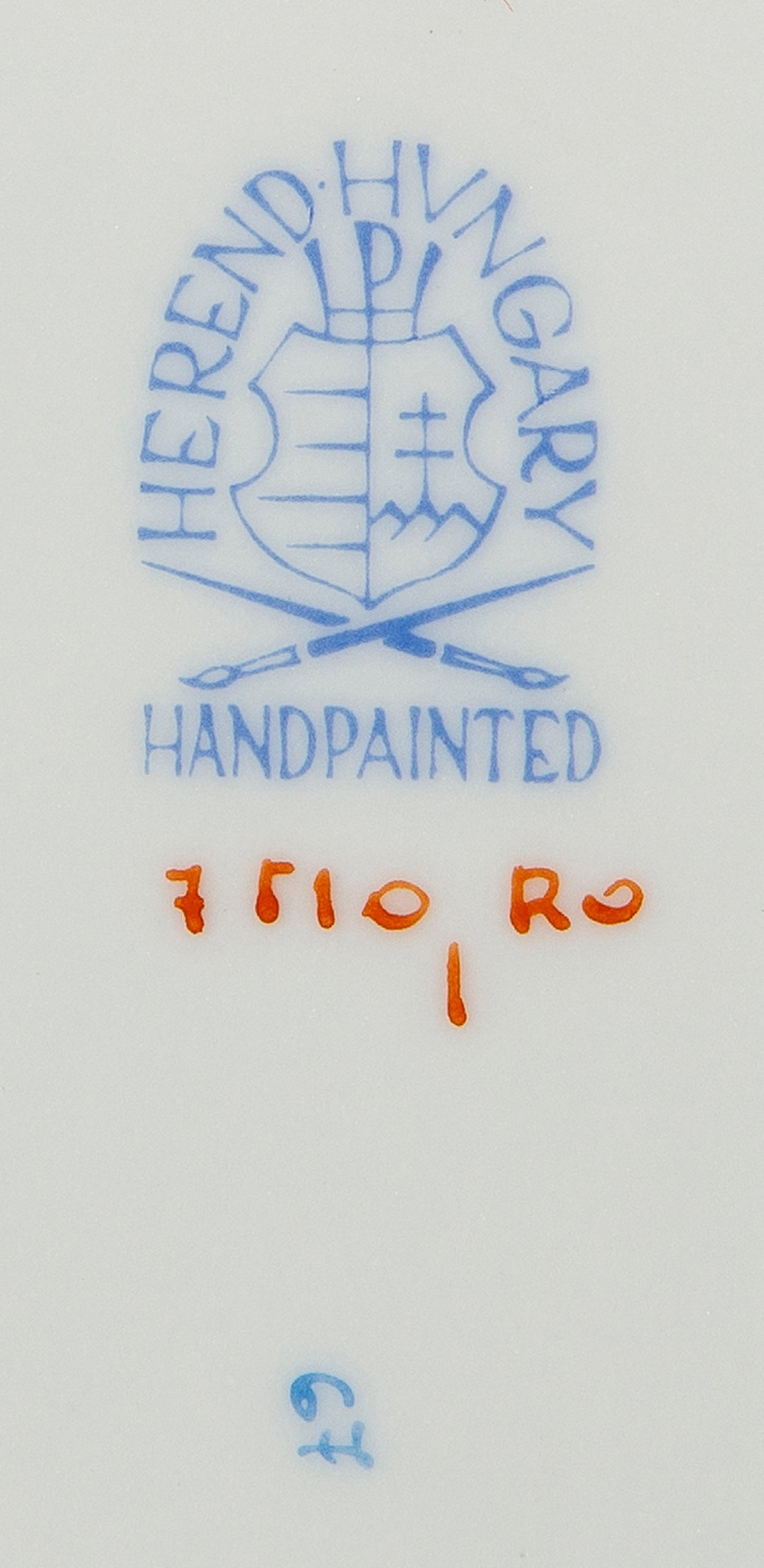 Herend. Ensemble de 4 pièces en porcelaine, modèle Rothschild, comprenant: 1 coupelle quad - 6