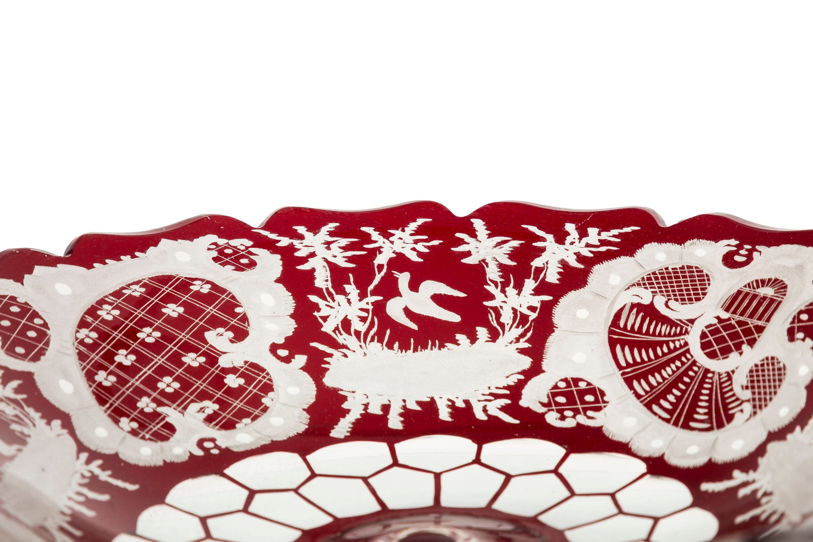Coupe sur piédouche en cristal rouge de Bohême, fin XIXe s., à décor cynég& - 2