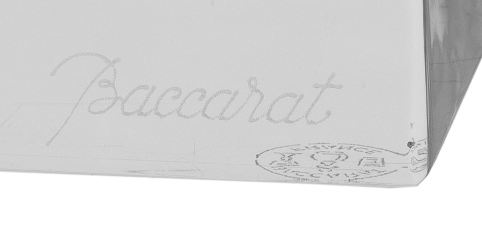 Baccarat. Pendulette en cristal, modèle Safari, long. 26,5 cm (socle) - 2