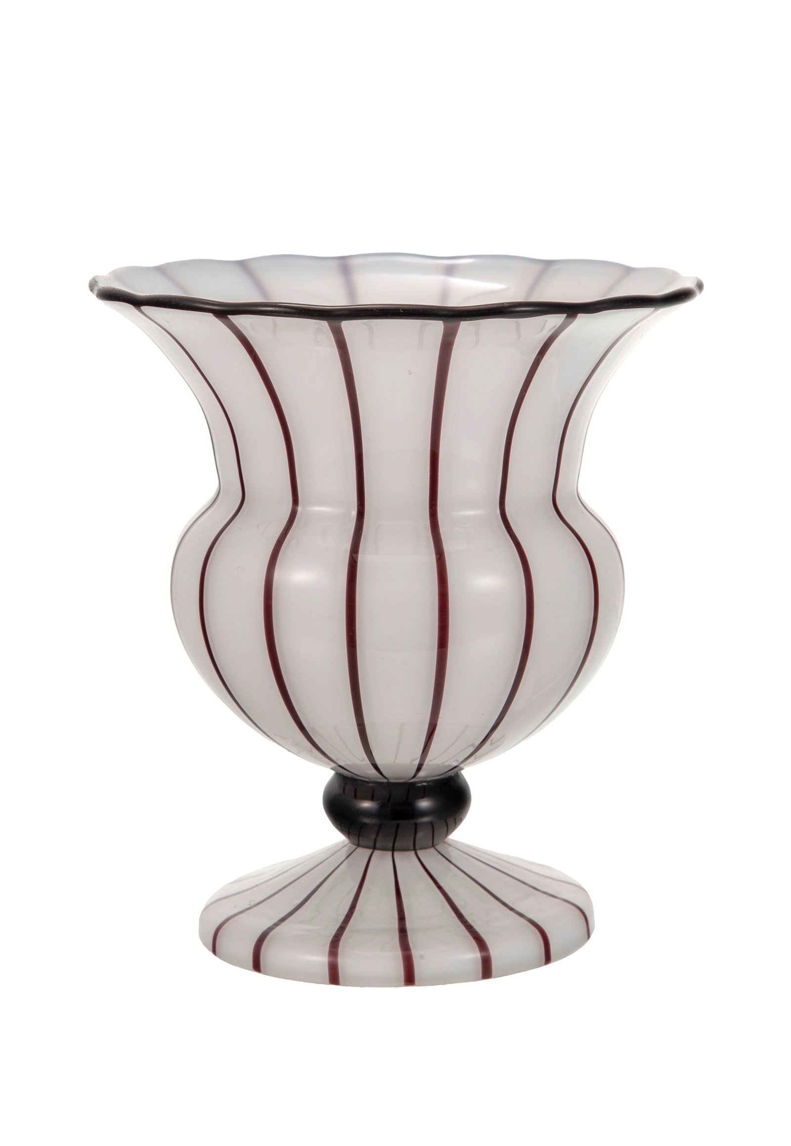 Loetz attribué à. Vase sur piédouche en verre blanc à rayures brunes, XXe s., h.: Loetz attribué à. Vase sur piédouche en verre blanc à rayures brunes, XXe s., h. 17 cm