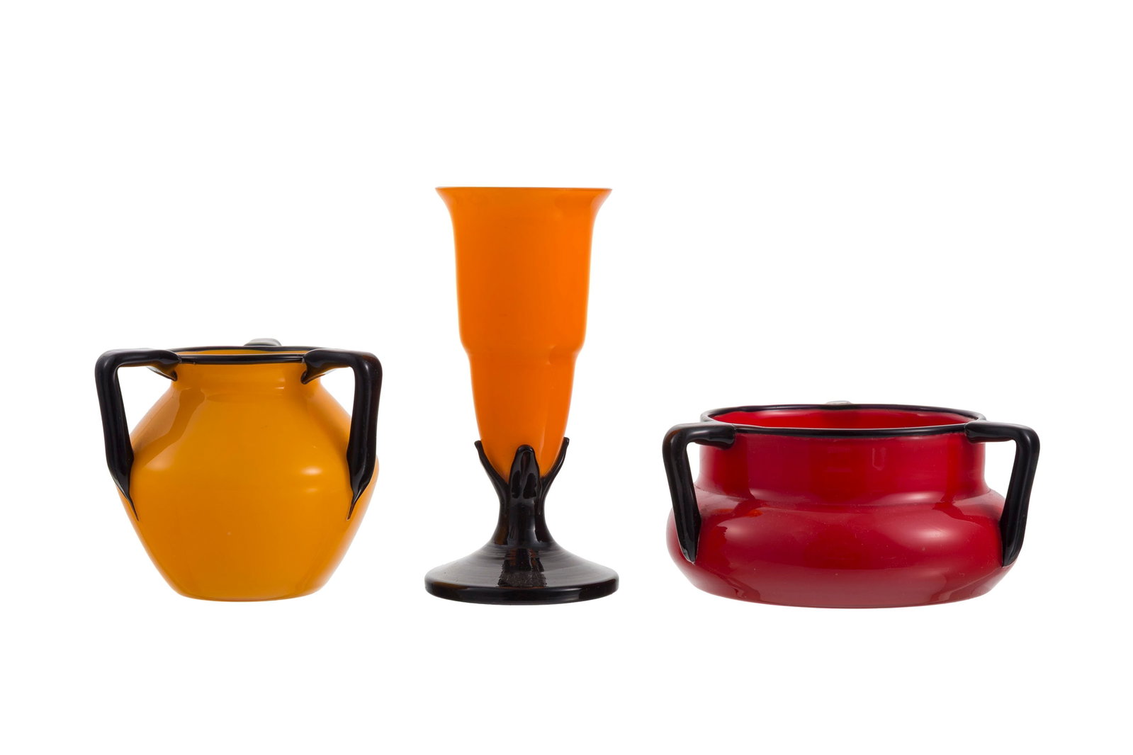 Michael Powolny (1871-1954) pour Loetz. Ensemble de 2 vases et 1 coupe en verre orange, rouge, jaune (1 of 1)