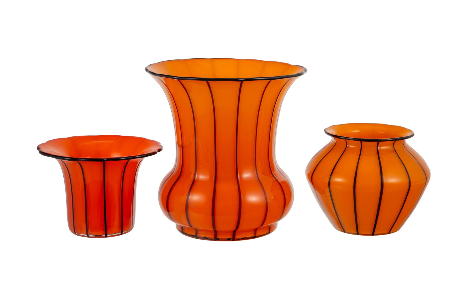 Michael Powolny (1871-1954) pour Loetz. Ensemble de 3 vases en verre orange (2 teintes) et noir  (1 of 1)