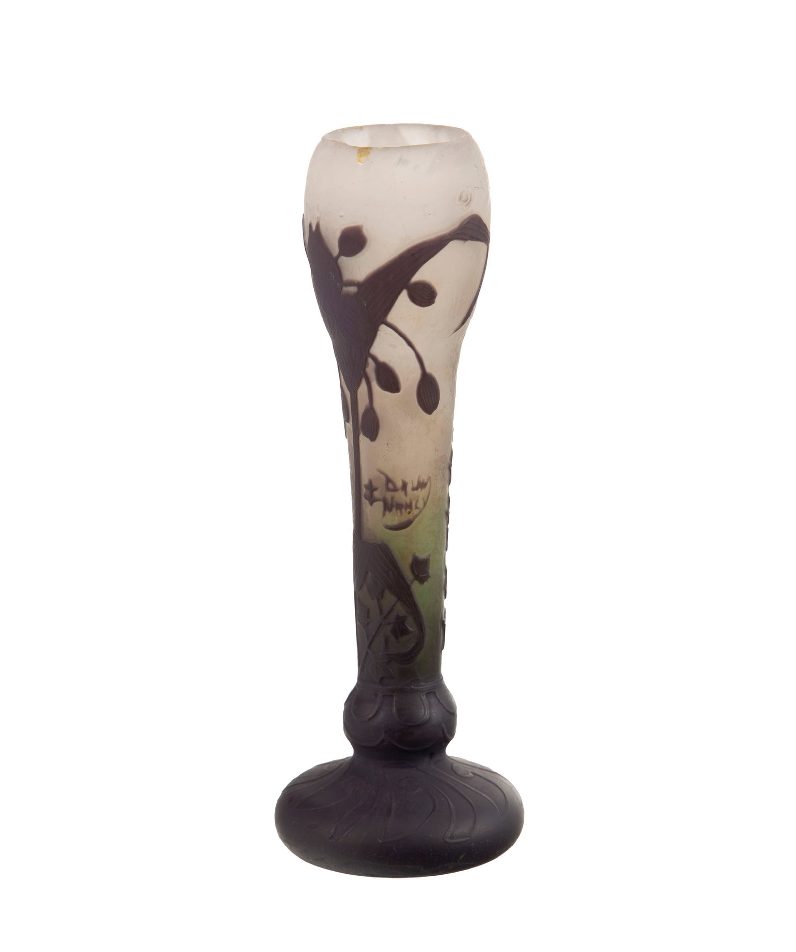 Daum Nancy. Petit vase soliflore en verre multicouche, à décor dégagé à l'a: Daum Nancy. Petit vase soliflore en verre multicouche, à décor dégagé à l'acide de fleur et feuillage sur fond laiteux nuancé vert, h. 14,5 cm Condition retouche au col