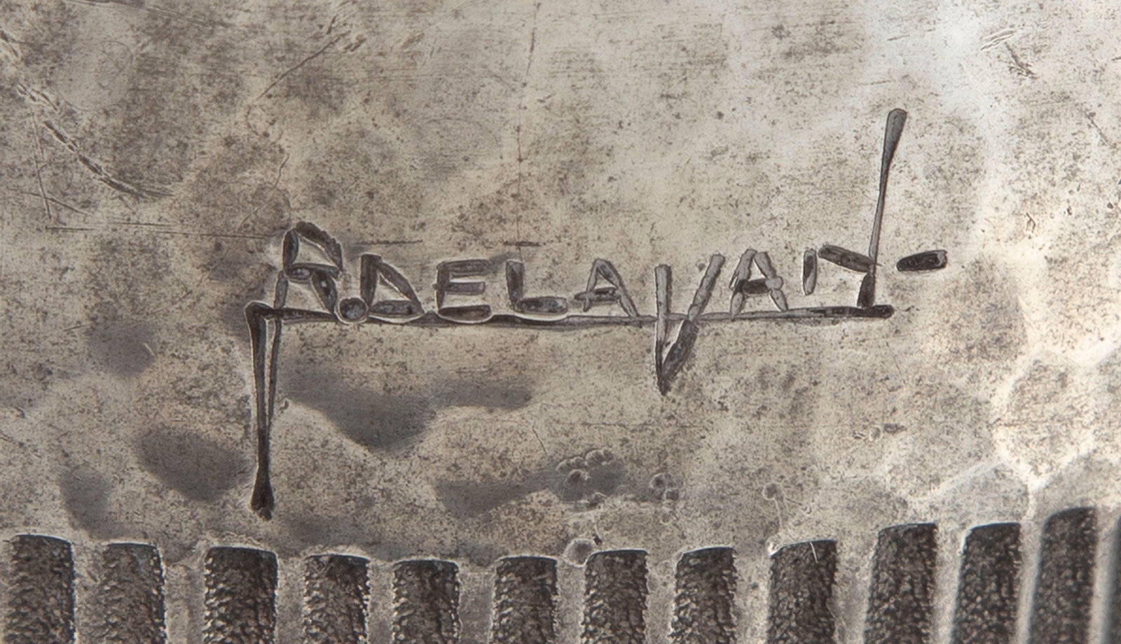 Delavan. Vase en dinanderie d'étain martelé style Art Déco, années 1940, sign - 2