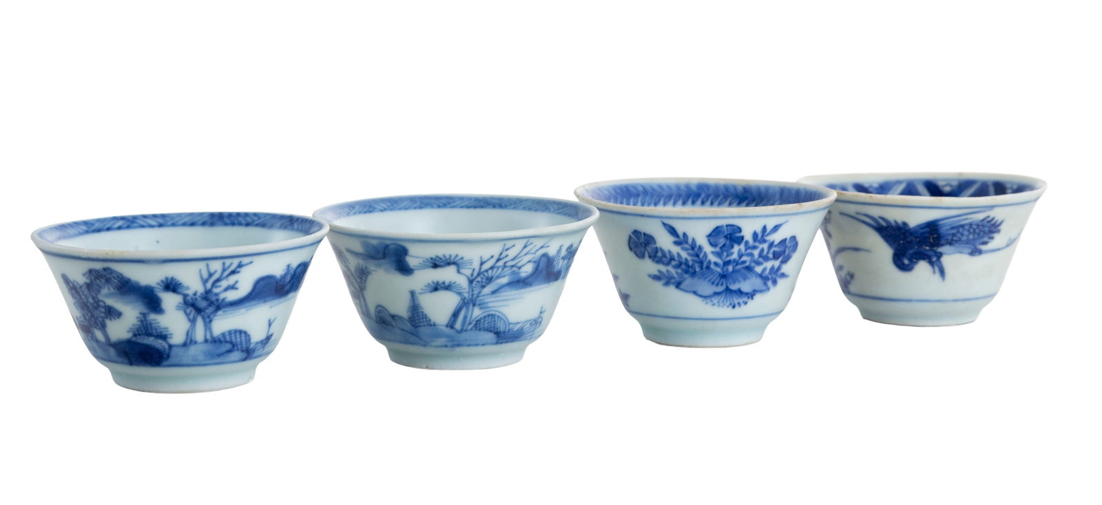 Ensemble comprenant 1 théière, 4 coupes et 4 soucoupes en porcelaine, Chine, ca 1690: tous - 4