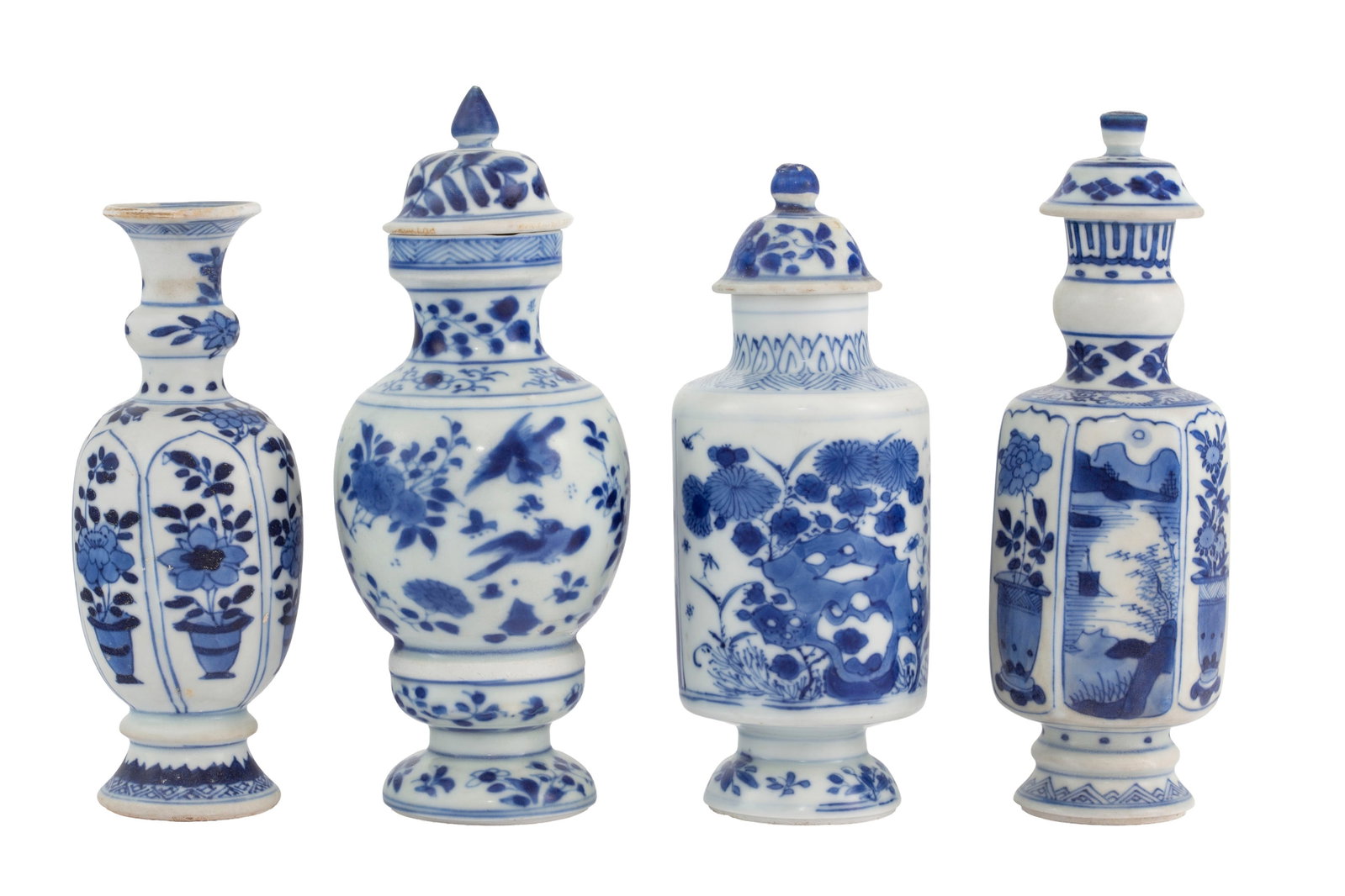 Ensemble de 4 petits vases en porcelaine, Chine, ca 1690: tous provenant du "Vung Tau Cargo" et au d - 2