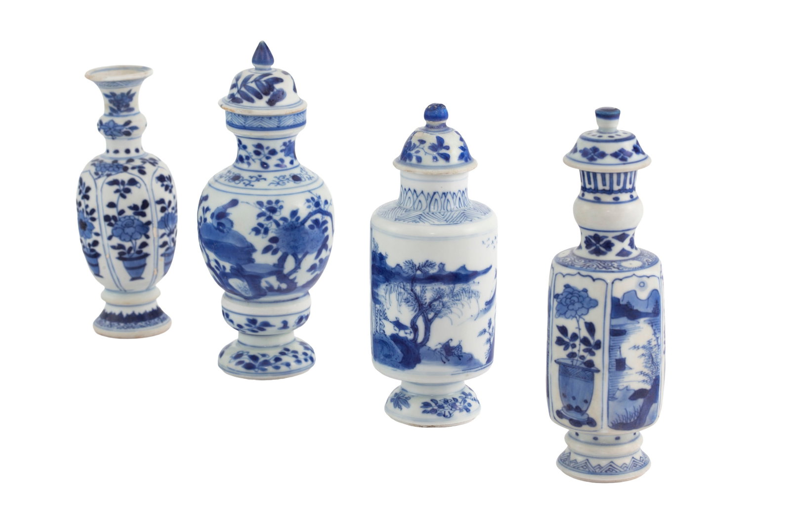 Ensemble de 4 petits vases en porcelaine, Chine, ca 1690: tous provenant du "Vung Tau Cargo" et au d - 3
