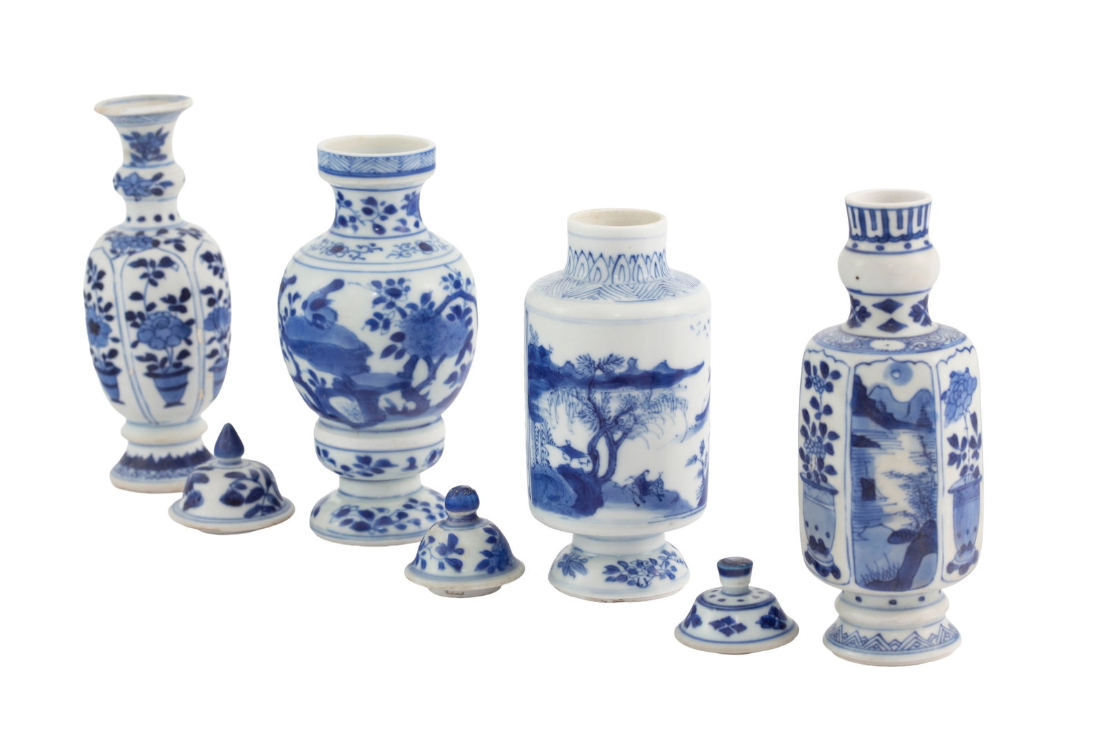 Ensemble de 4 petits vases en porcelaine, Chine, ca 1690: tous provenant du "Vung Tau Cargo" et au d - 4