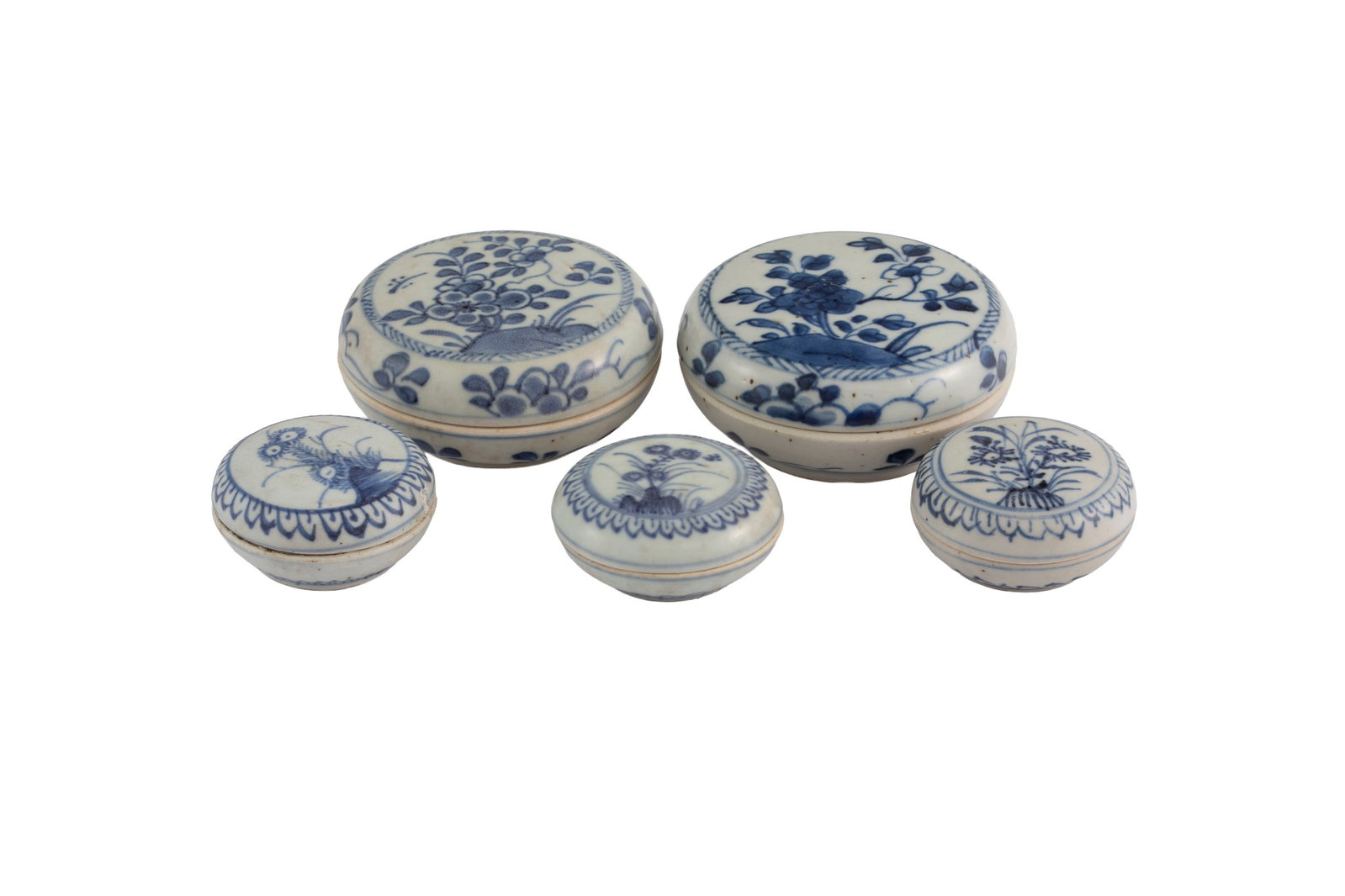 Ensemble de 5 boîtes circulaires en porcelaine, Chine, ca 1690: toutes provenant du "Vung Tau C (1 of 4)