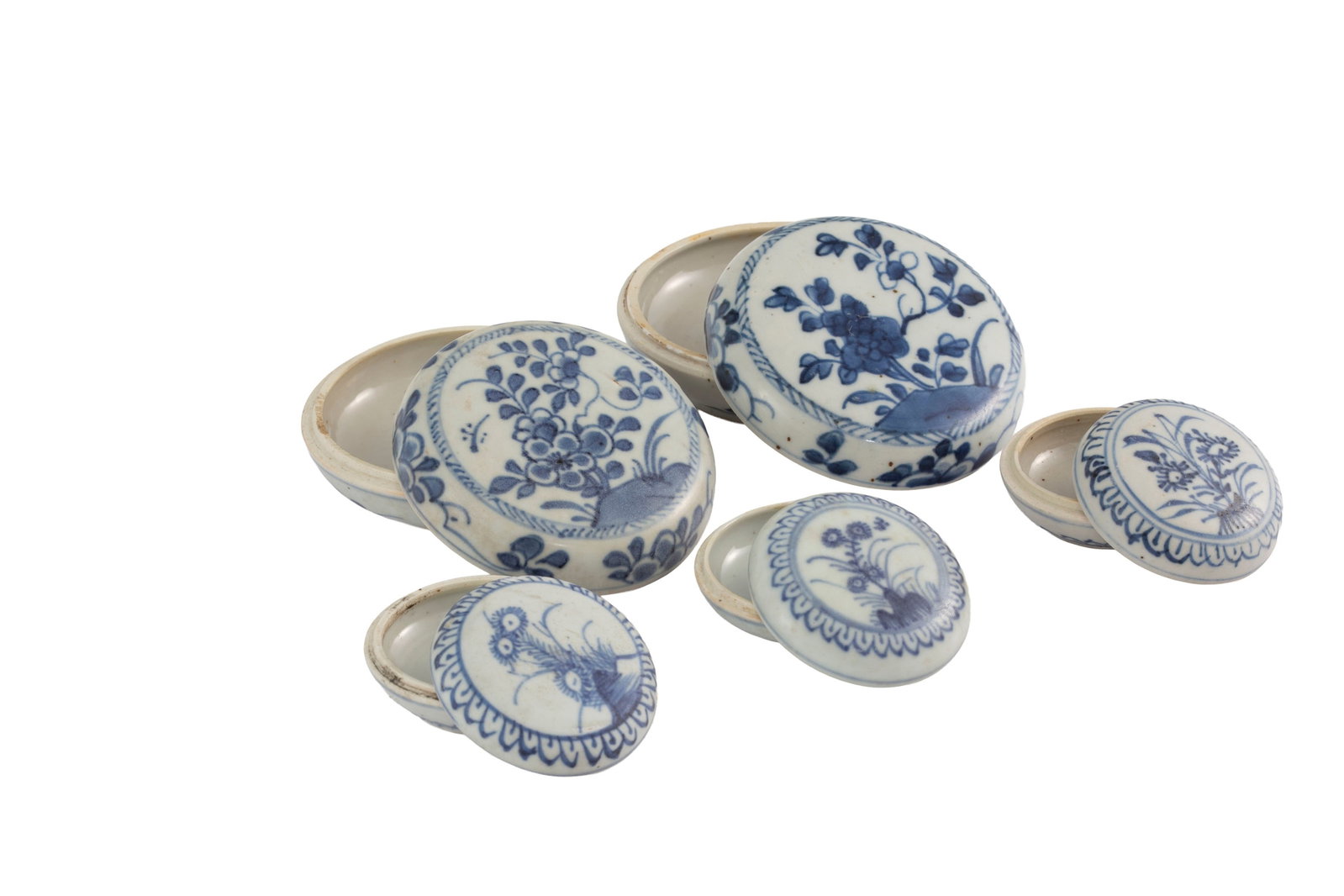 Ensemble de 5 boîtes circulaires en porcelaine, Chine, ca 1690: toutes provenant du "Vung Tau C - 2