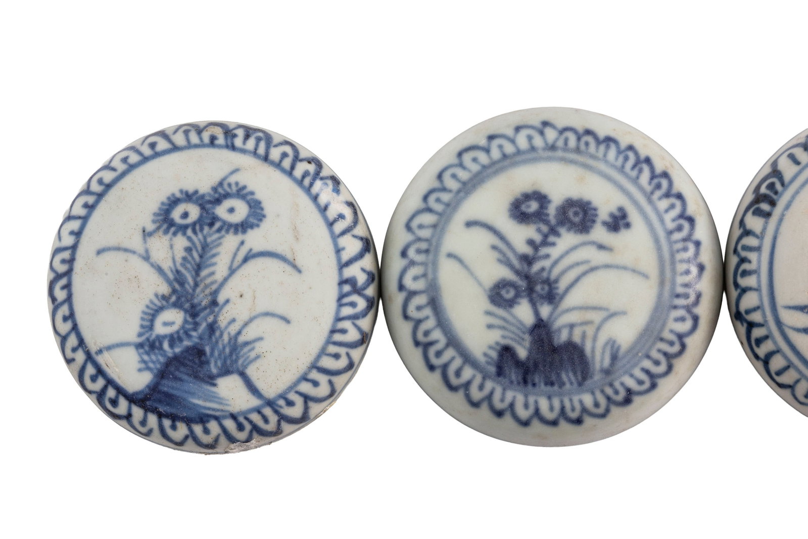 Ensemble de 5 boîtes circulaires en porcelaine, Chine, ca 1690: toutes provenant du "Vung Tau C - 3