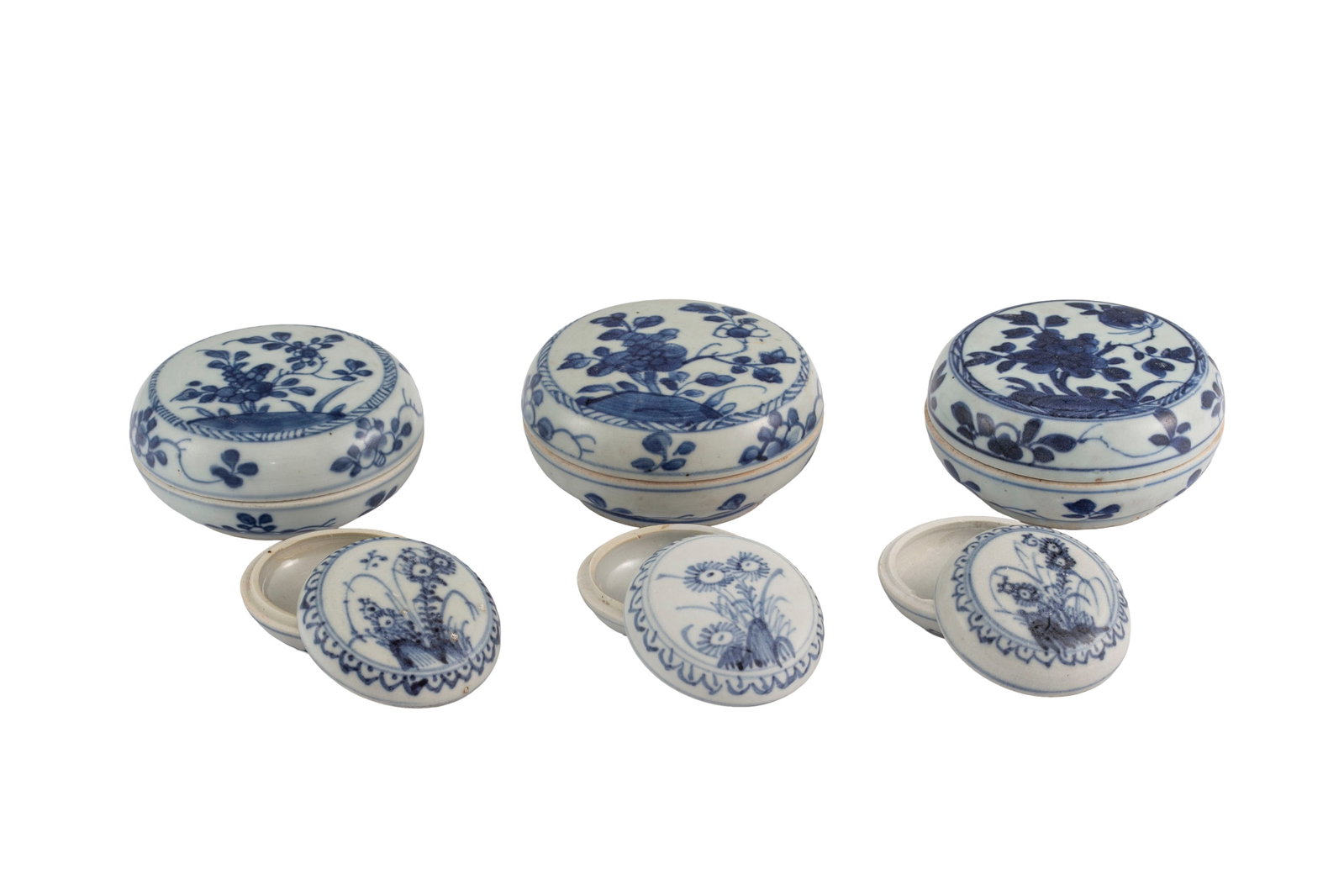Ensemble de 6 boîtes circulaires en porcelaine, Chine, ca 1690: toutes provenant du "Vung Tau C (1 of 5)