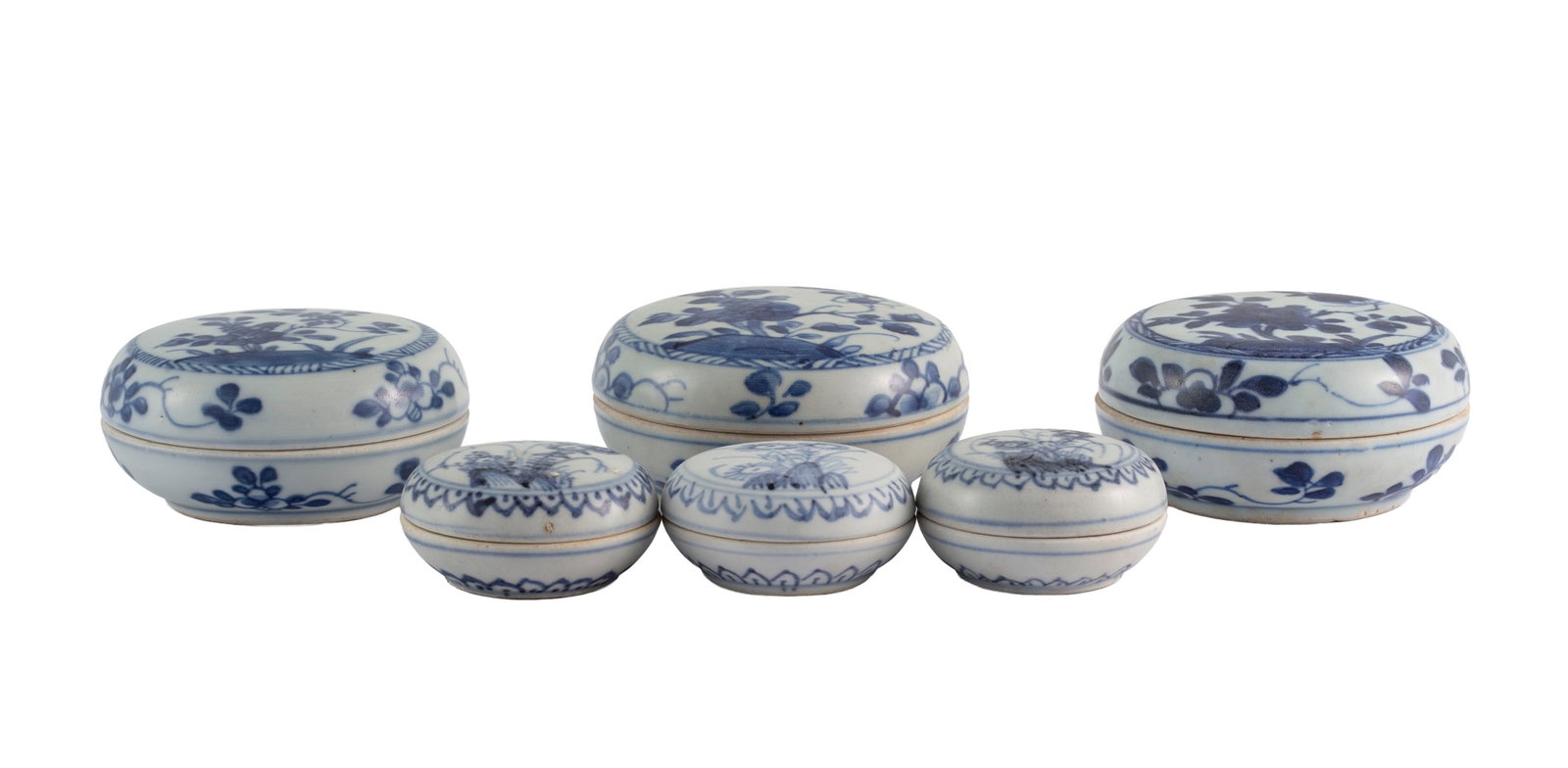 Ensemble de 6 boîtes circulaires en porcelaine, Chine, ca 1690: toutes provenant du "Vung Tau C - 2