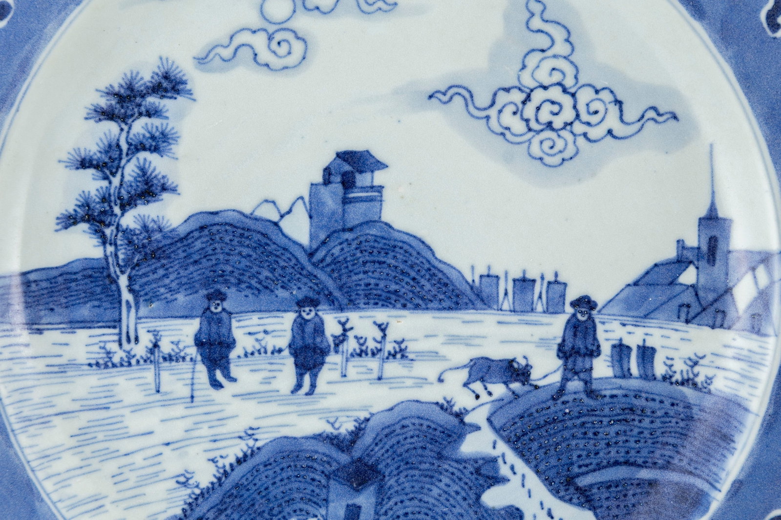 Assiette et plat en porcelaine, Chine, ca 1690, provenant du "Vung Tau Cargo", décor en bleu de - 6