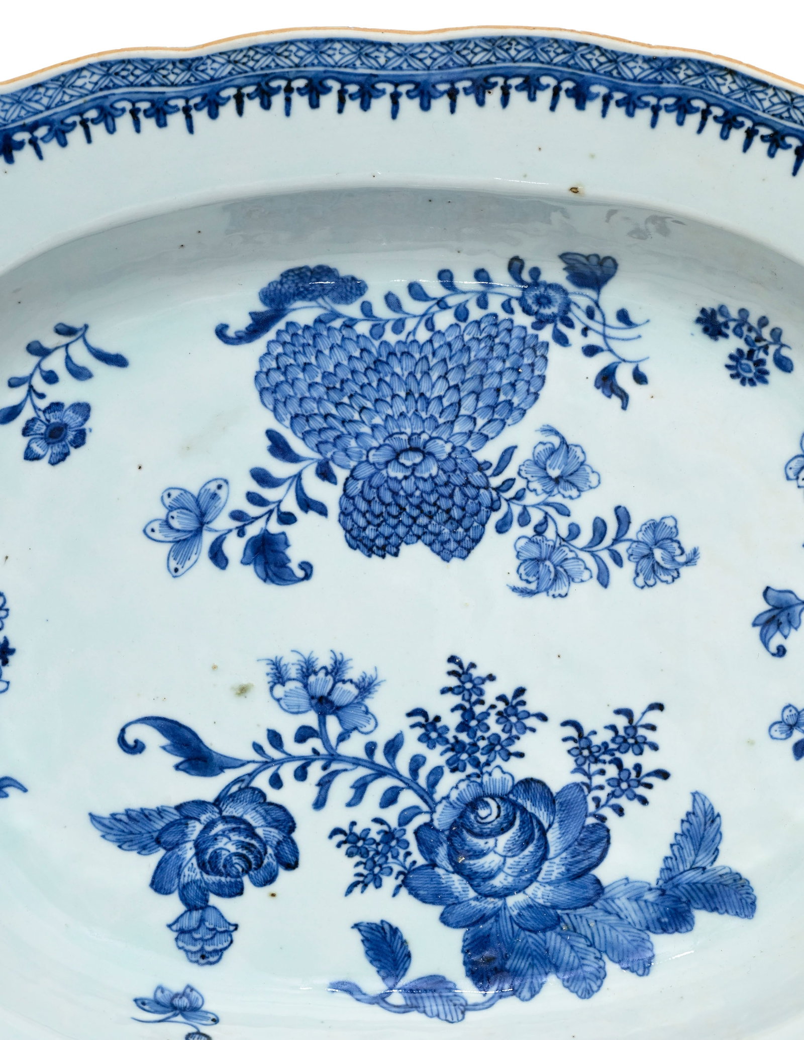 Présentoir creux polylobé en porcelaine, Chine, dynastie Qing, décor en bleu de fleur - 4