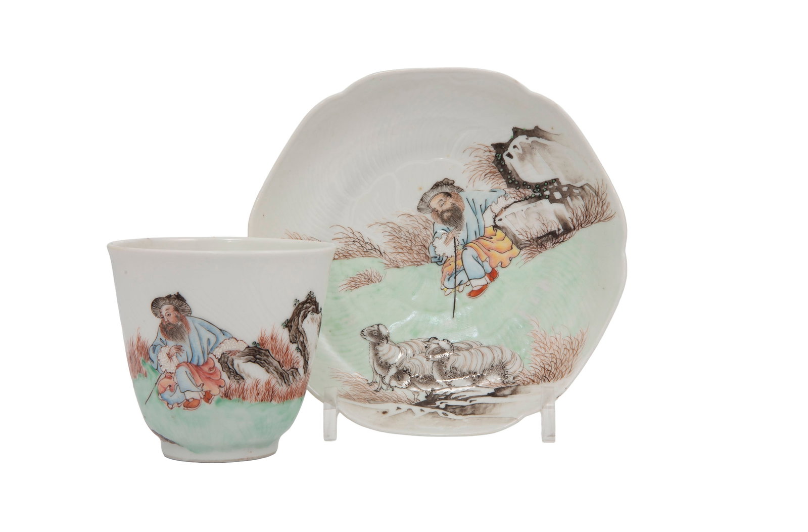 Coupe et sa soucoupe en porcelaine, Chine, XVIIIe s., chacune au décor d'un berger et ses mouto (1 of 5)