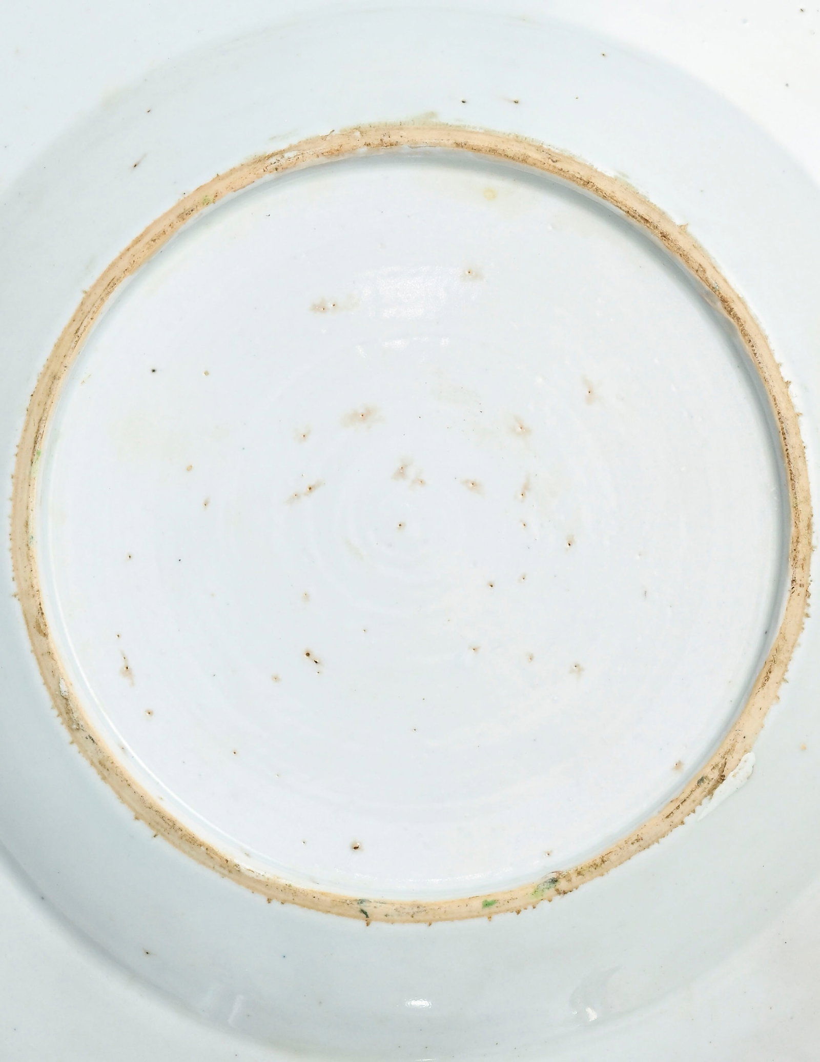 2 assiettes en porcelaine famille rose, Chine, XVIIIe s., les deux au décor de fleurs, une plat - 3