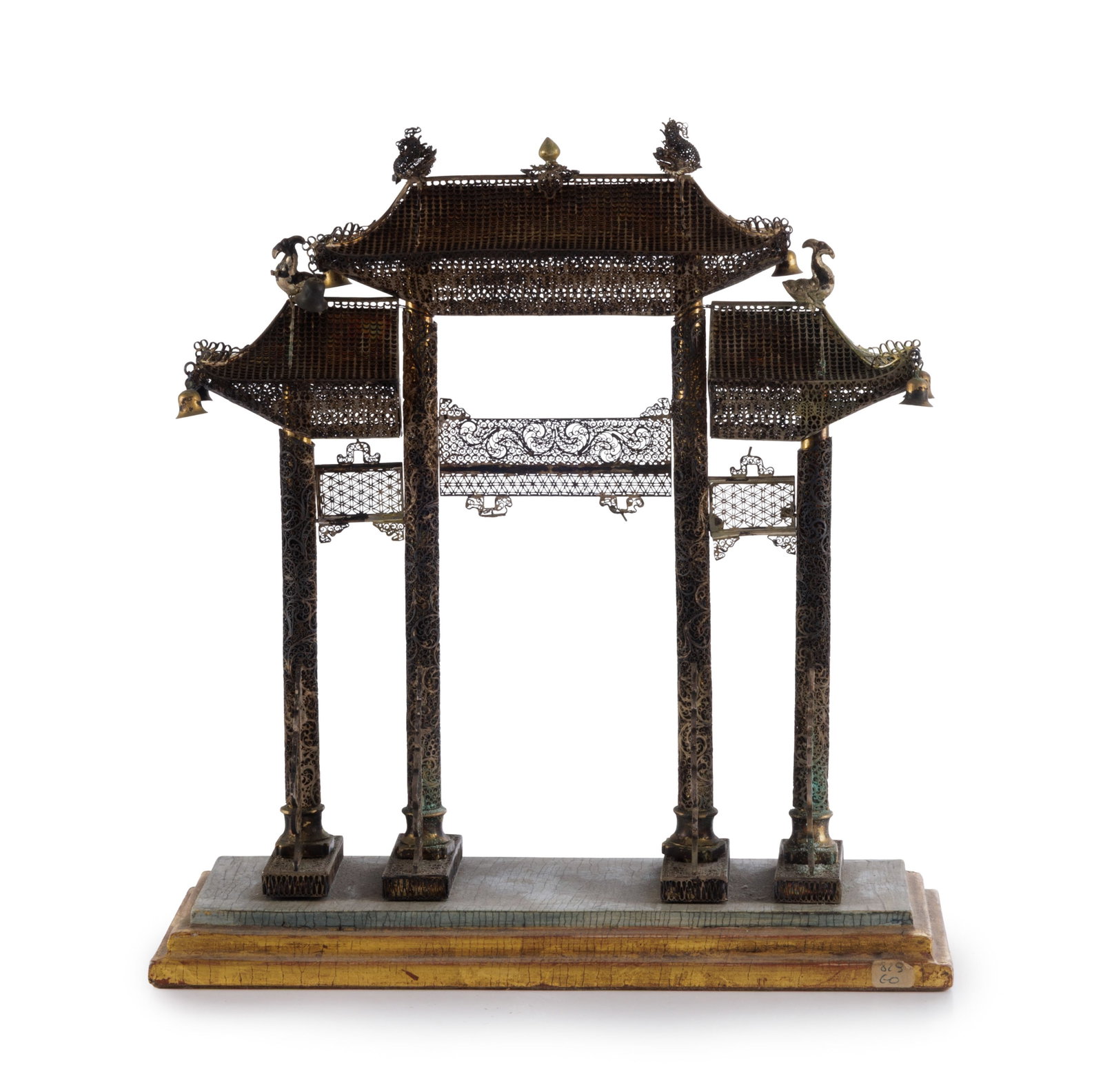 2 païfang ou pailou (portiques) en argent et filigrane, Chine, XXe s., chacun orné de rinc - 3