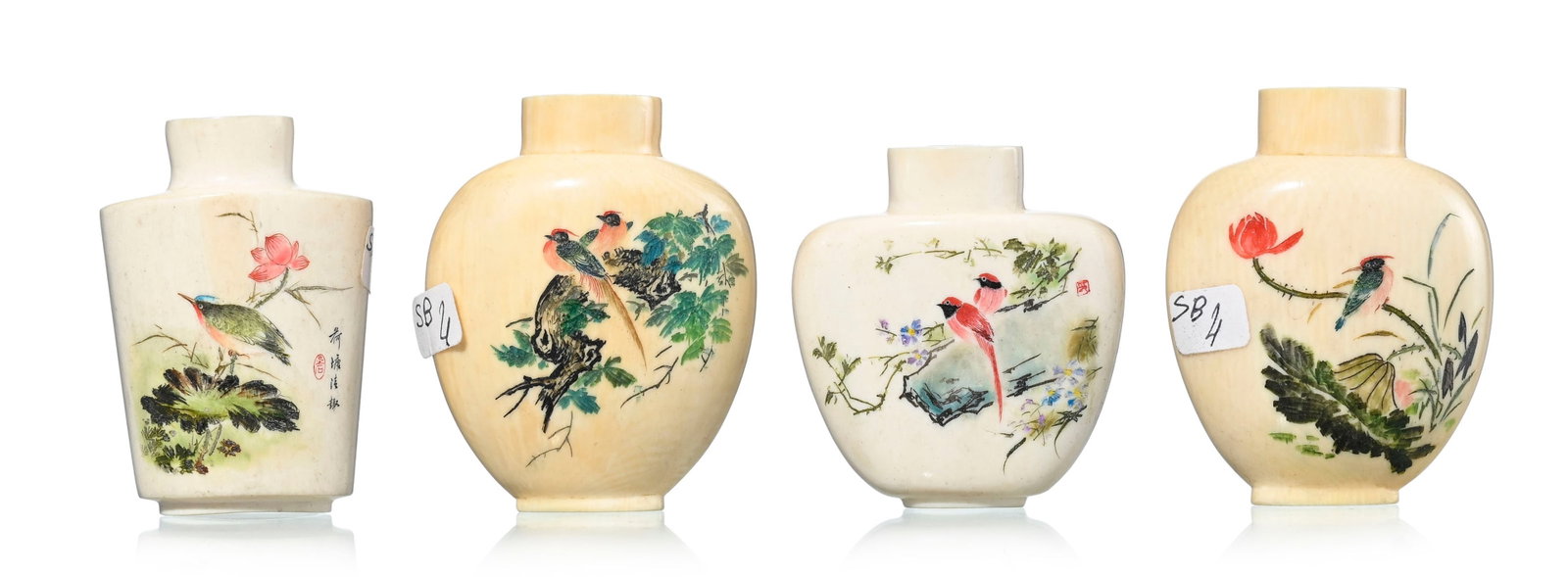 Ensemble de 4 flacons à priser en ivoire avec rehauts de polychromie, Chine, première moit (1 of 5)