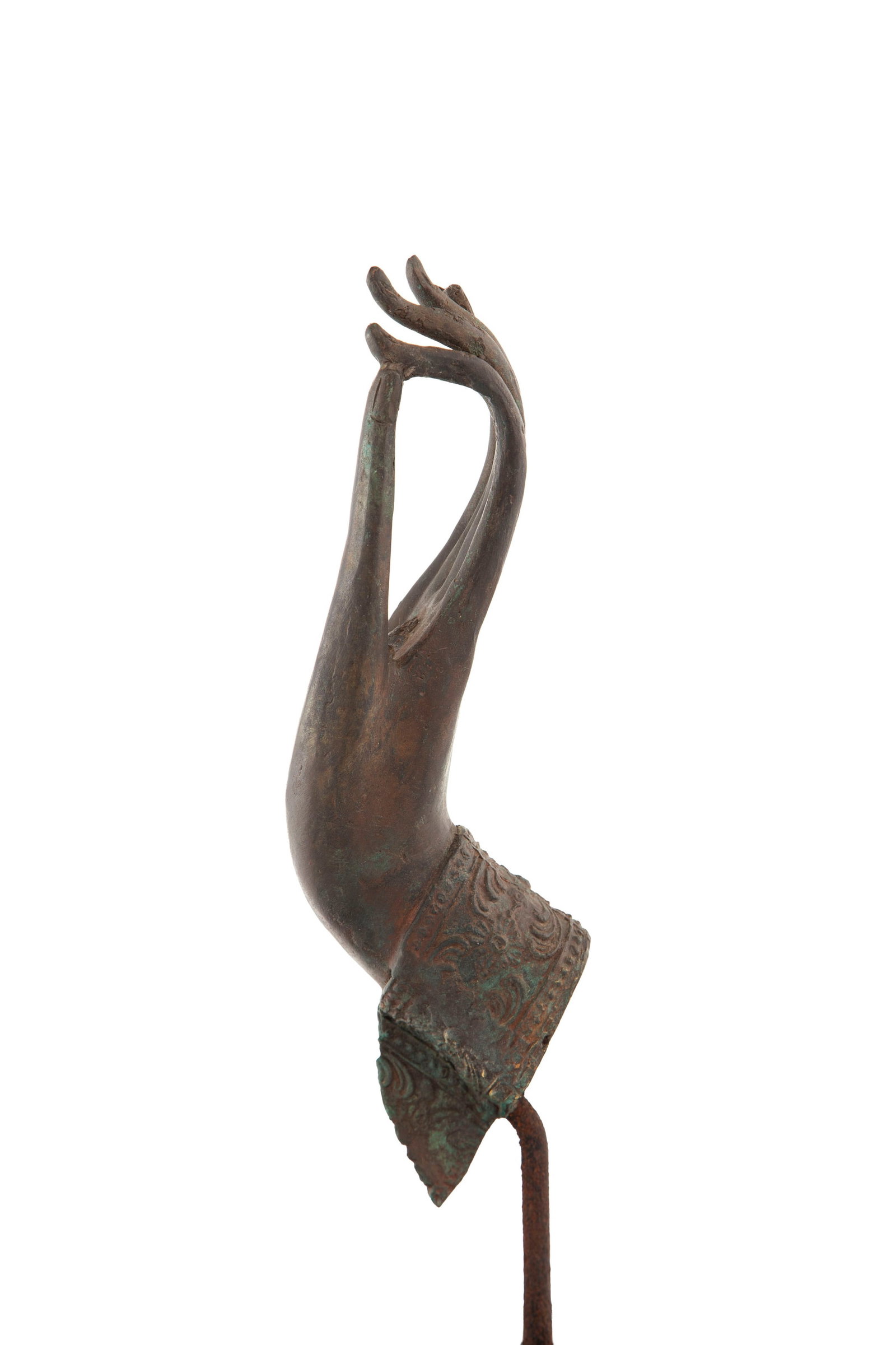 Main de Bouddha, sculpture en bronze, Thaïlande, XXe s., adoptant la vitarka mudra, une fleur a - 2