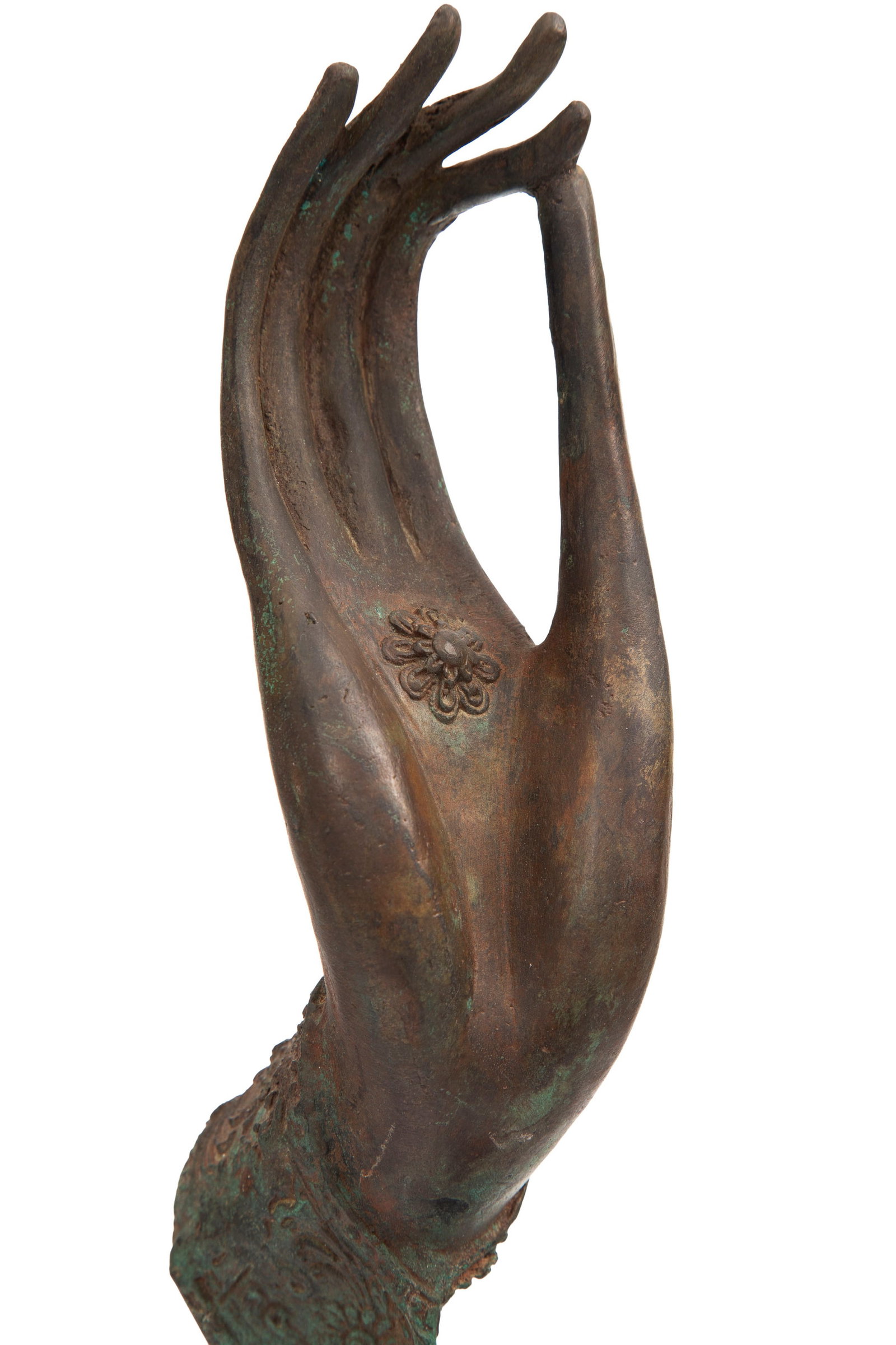 Main de Bouddha, sculpture en bronze, Thaïlande, XXe s., adoptant la vitarka mudra, une fleur a - 4