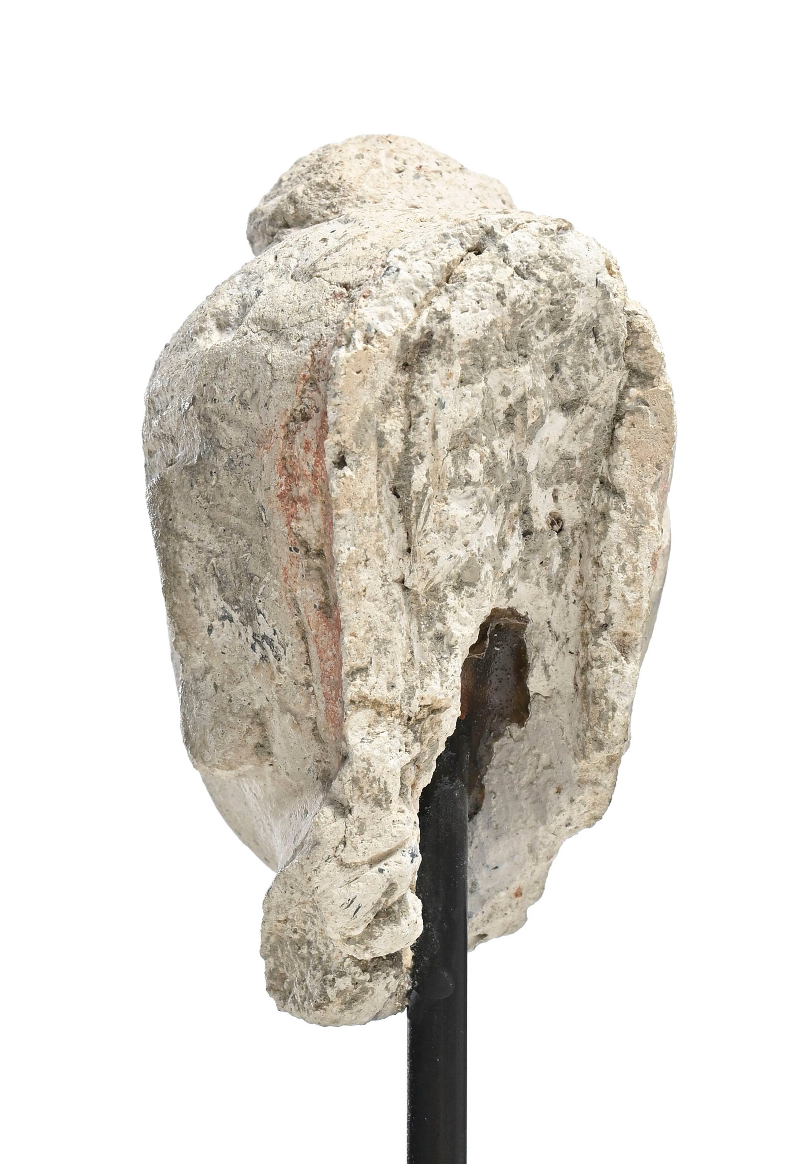 Petite tête de Bouddha, sculpture en stuc, Gandhara, III-Ve s., avec restes de polychromie, sol - 5