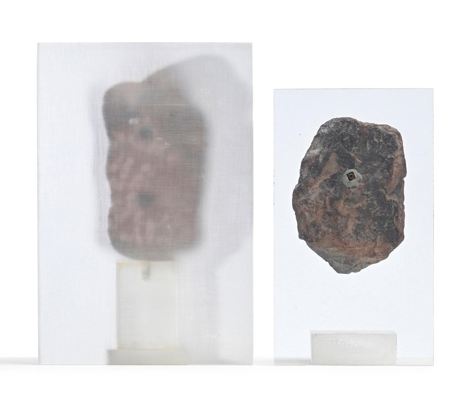 2 têtes, Nord de l'Inde, probablement époque Gupta, l'une de divinité en pierre rouge - 6