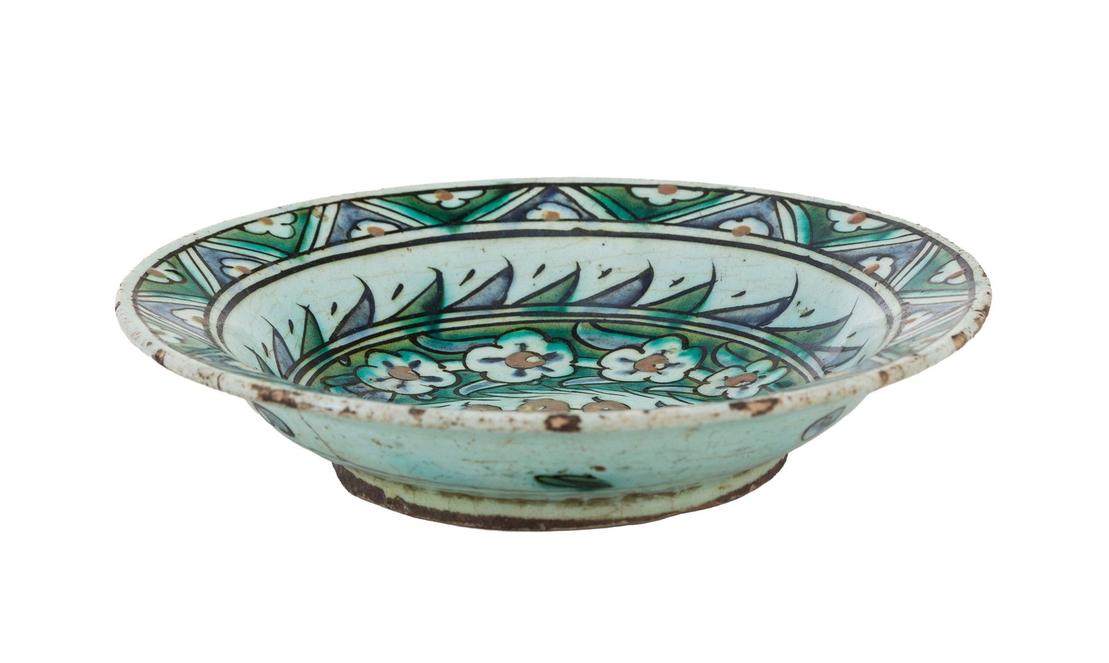Plat creux en céramique à polychromie tricolore, Iznik, XVIIe s., décor central de cy - 2