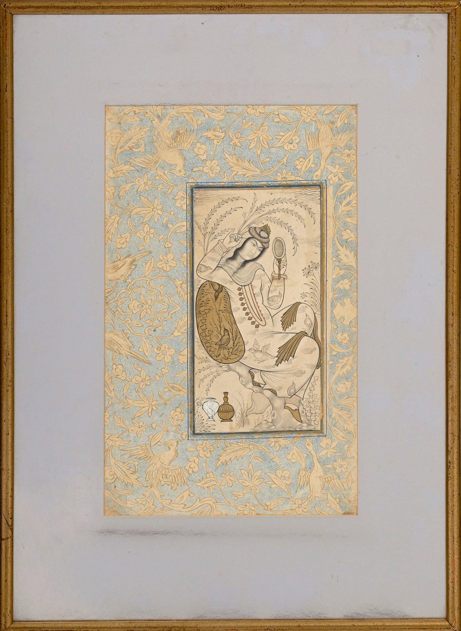Jeune femme assise sur un arbre se maquillant, dessin au crayon et à l'encre rehaussé de g: Jeune femme assise sur un arbre se maquillant, dessin au crayon et à l'encre rehaussé de gouache et de dorure, Perse, époque Qajar dans le style de Reza Abbasi (1565-1635), marge au d&#