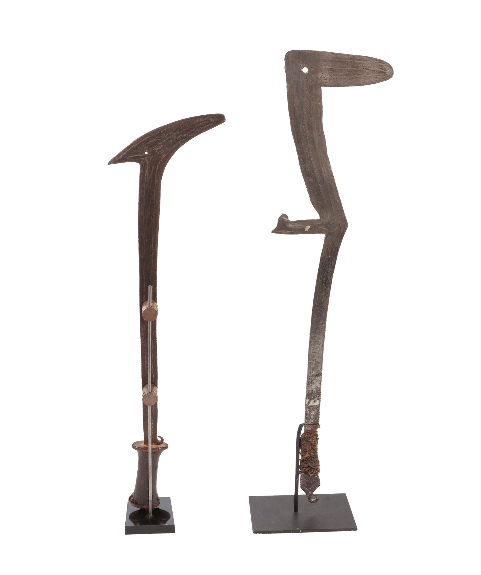 2 couteaux de jet Gbaya et Bumali/Njem, lames en fer nervurées, un manche en bois et l'autre en - 4