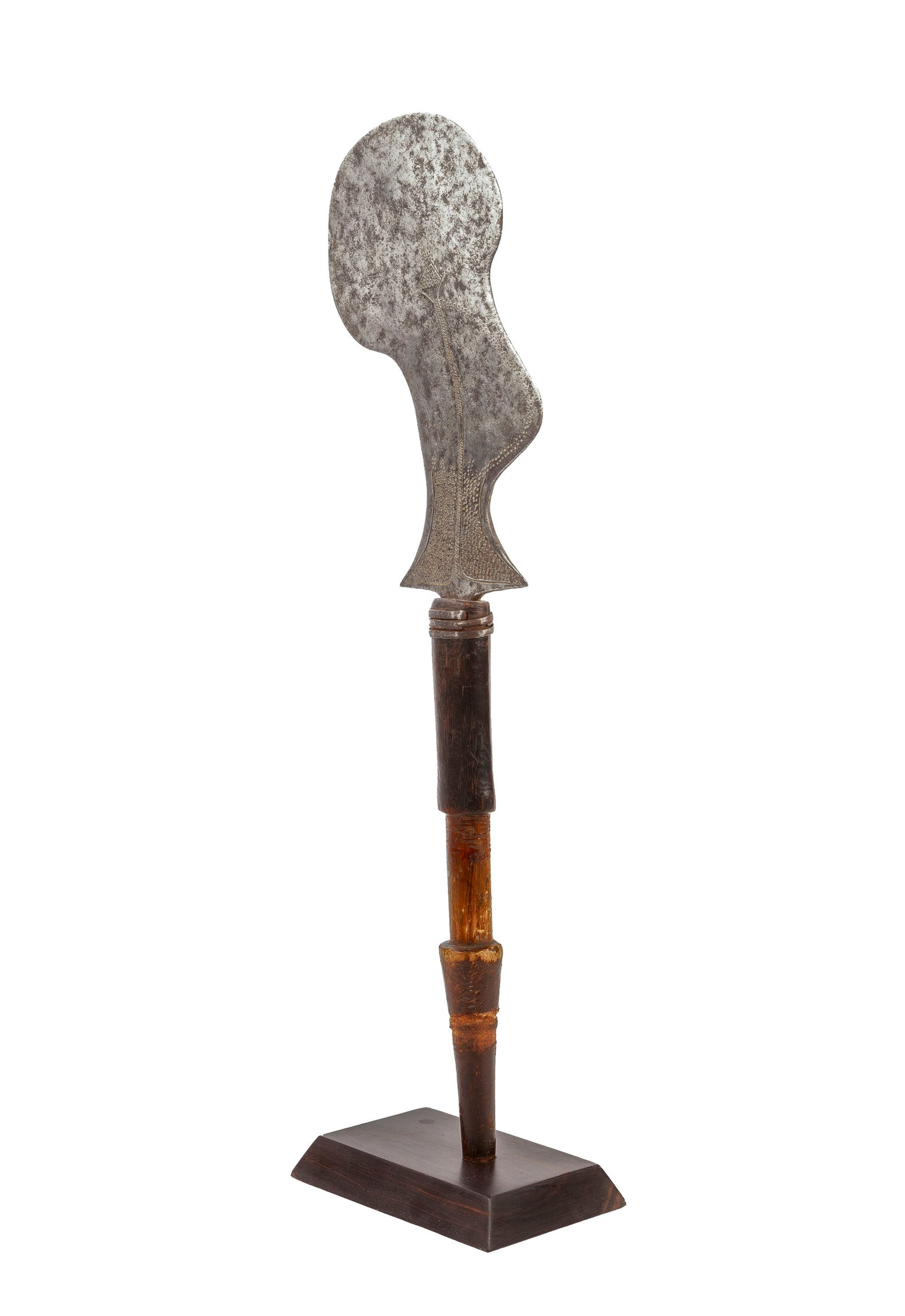 Couteau rituel Momvu, lame discoïdale à décor en pointillé incisé, long man - 2