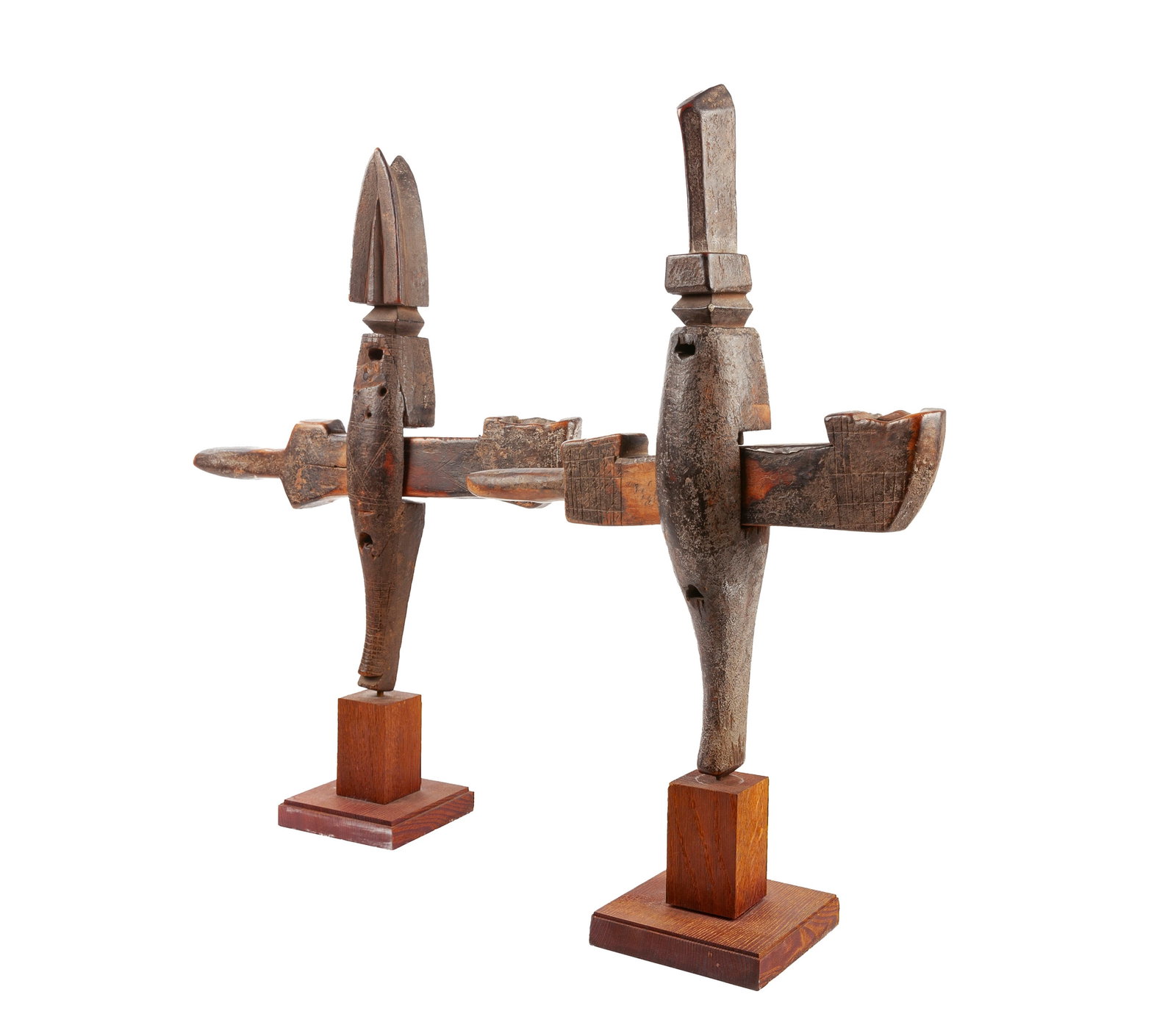 2 serrures Bambara, bois à patine brune et éléments en fer, têtes stylisées - 2
