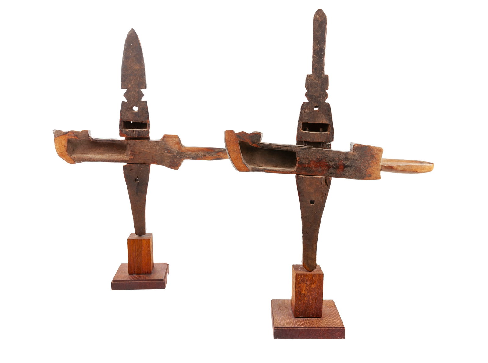 2 serrures Bambara, bois à patine brune et éléments en fer, têtes stylisées - 4
