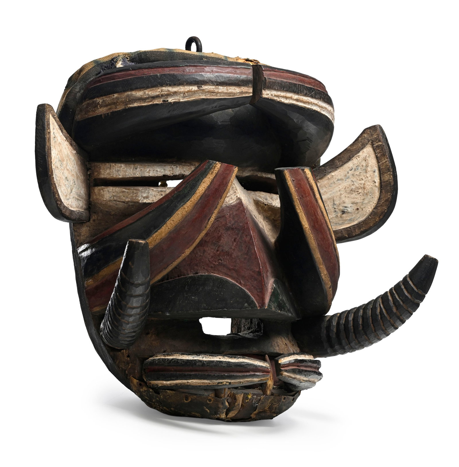 Imposant masque anthropo-zoomorphe Guéré Wé, bois et pigments, aux attributs du visag (1 of 4)