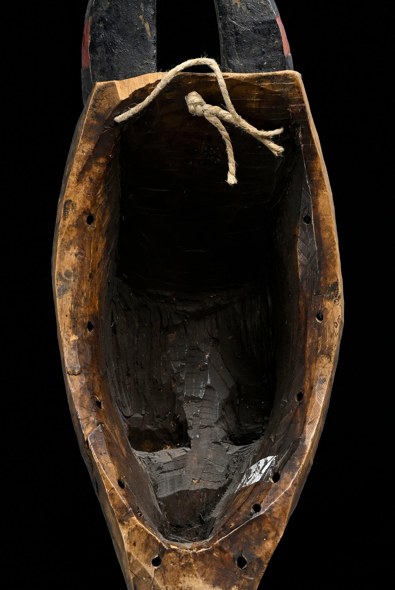 Masque zoomorphe zamble Gouro, bois et pigments, figurant l’antilope aux cornes recourbée - 3