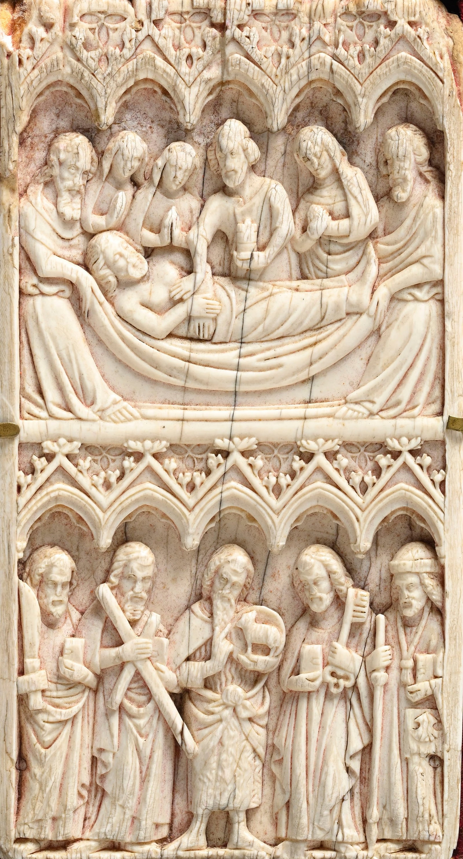 Plaque en ivoire de mammouth, France XIVe s., sculpté en bas relief de deux registres: l'embaum - 3