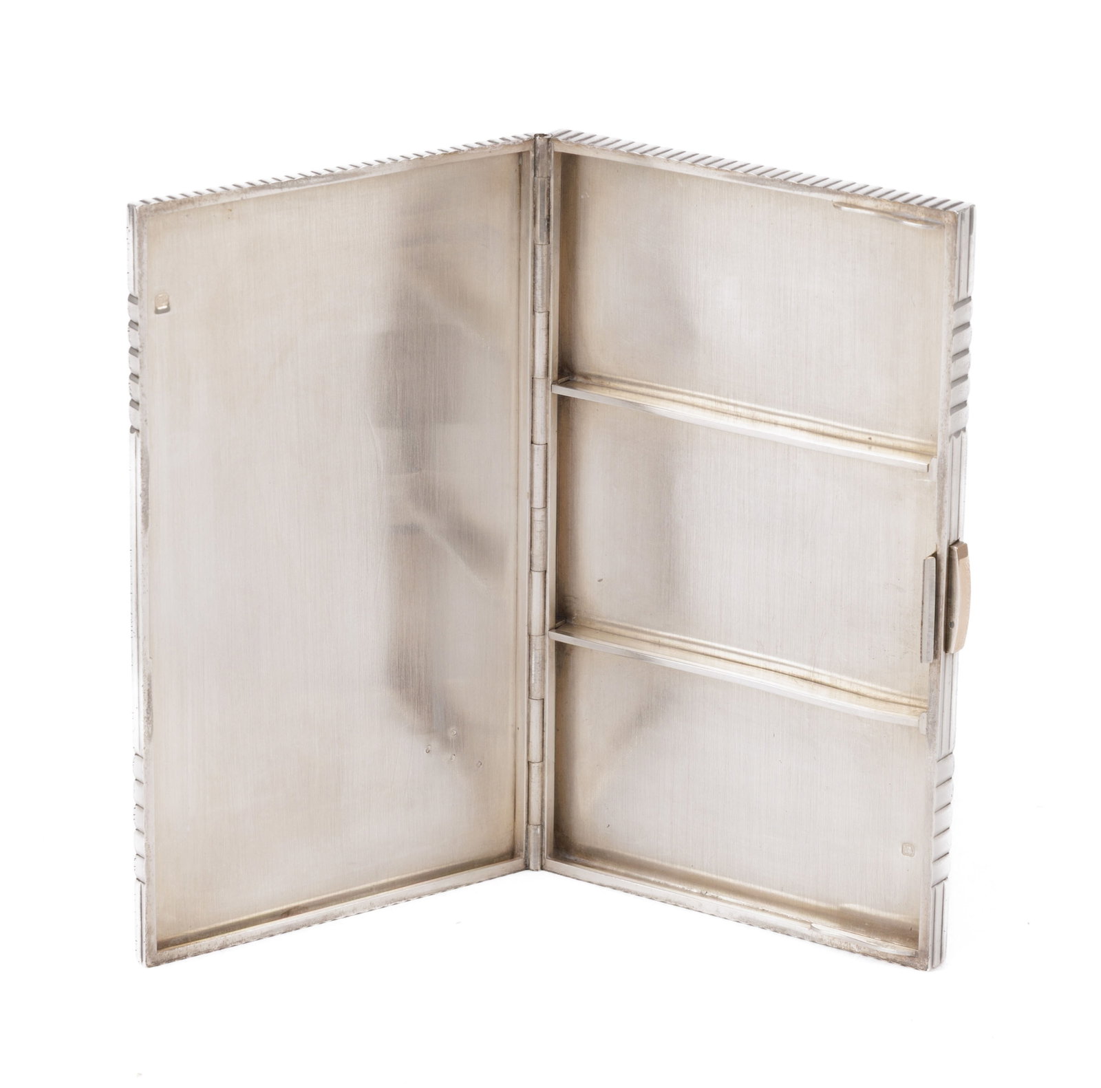 Boîte à cigarettes en argent, fermoir et initiales en or, France XXe s., 13x8 cm, 190g - 4